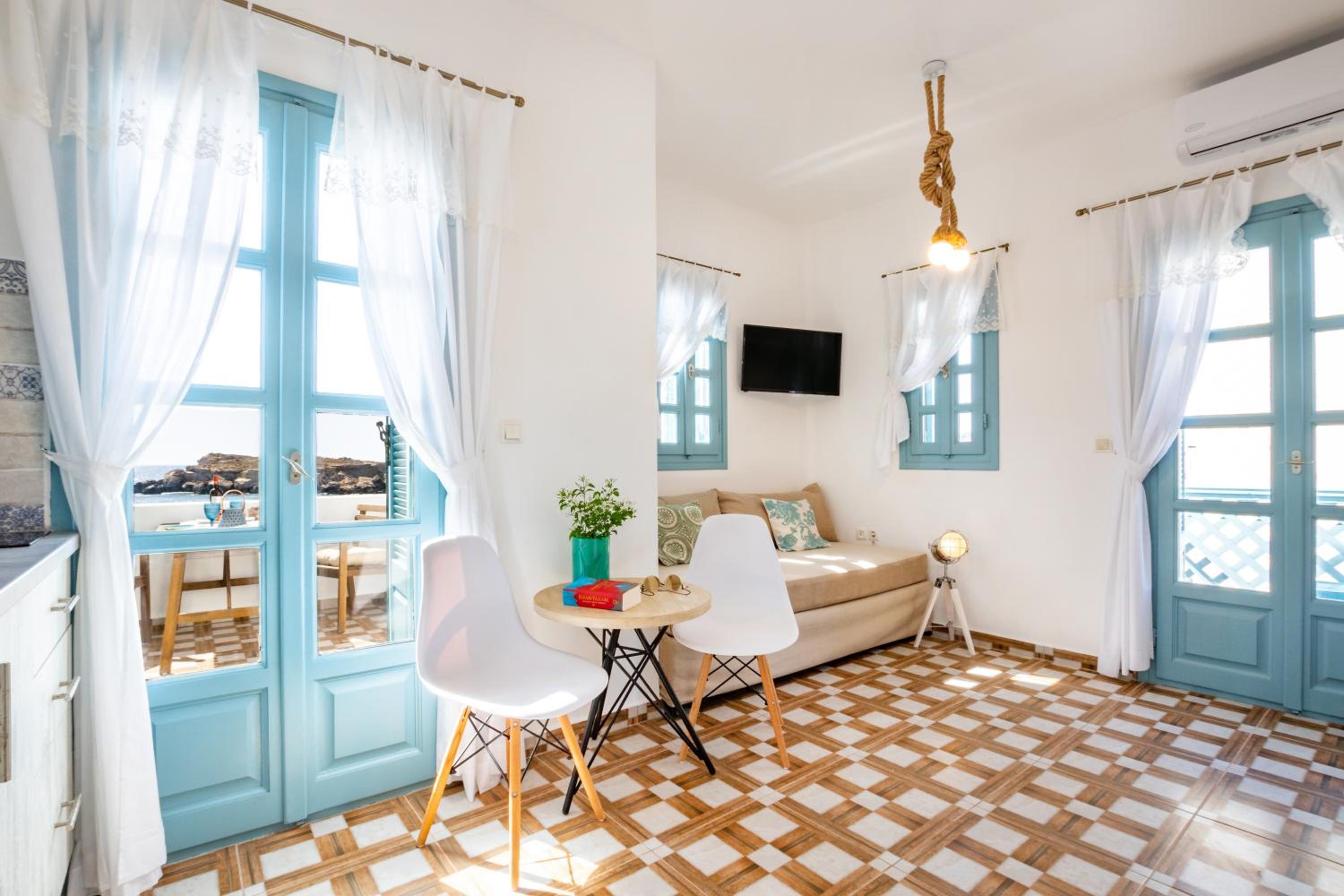 One-Bedroom House - Photo 9