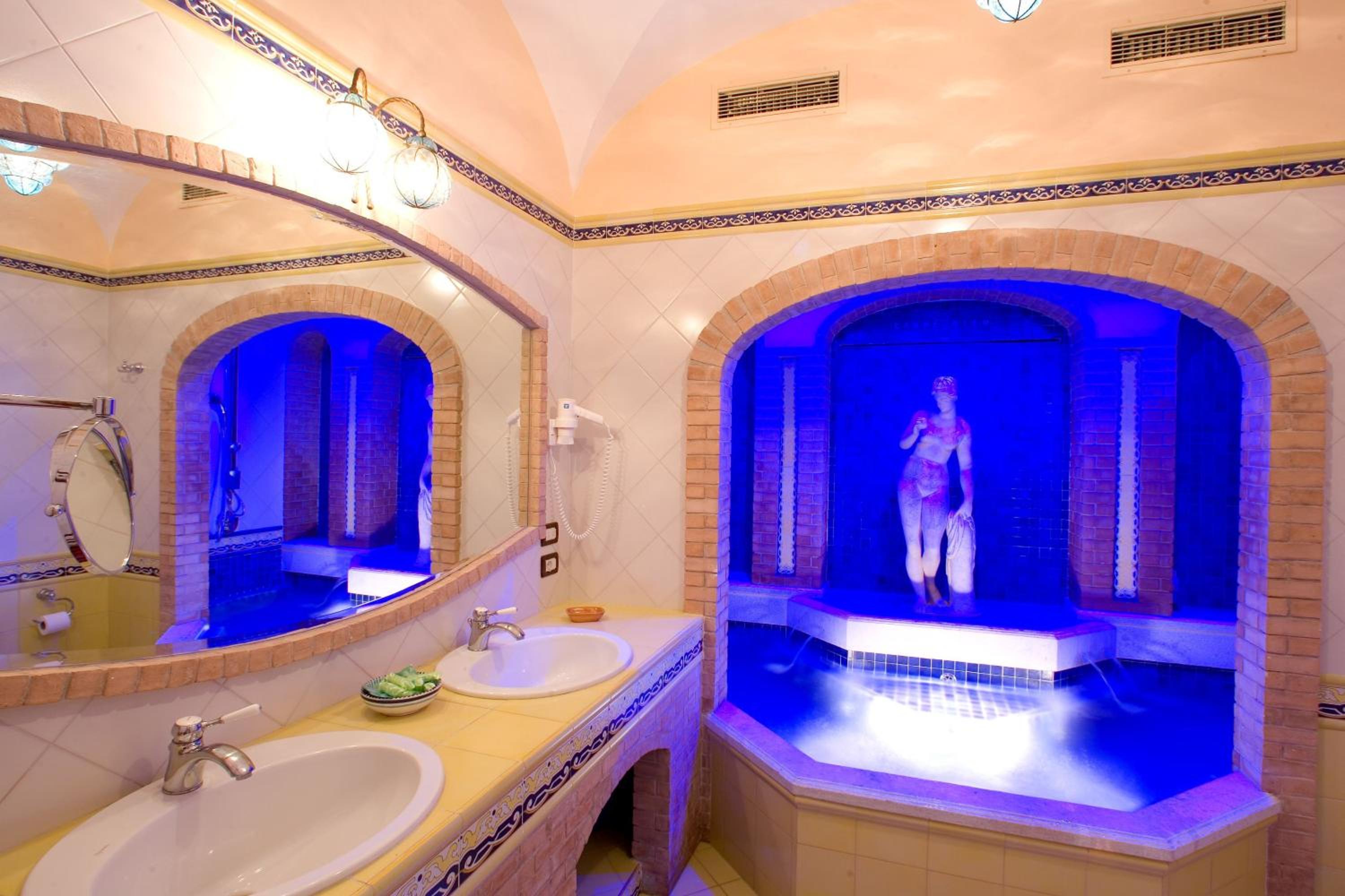 Suite - Photo 4