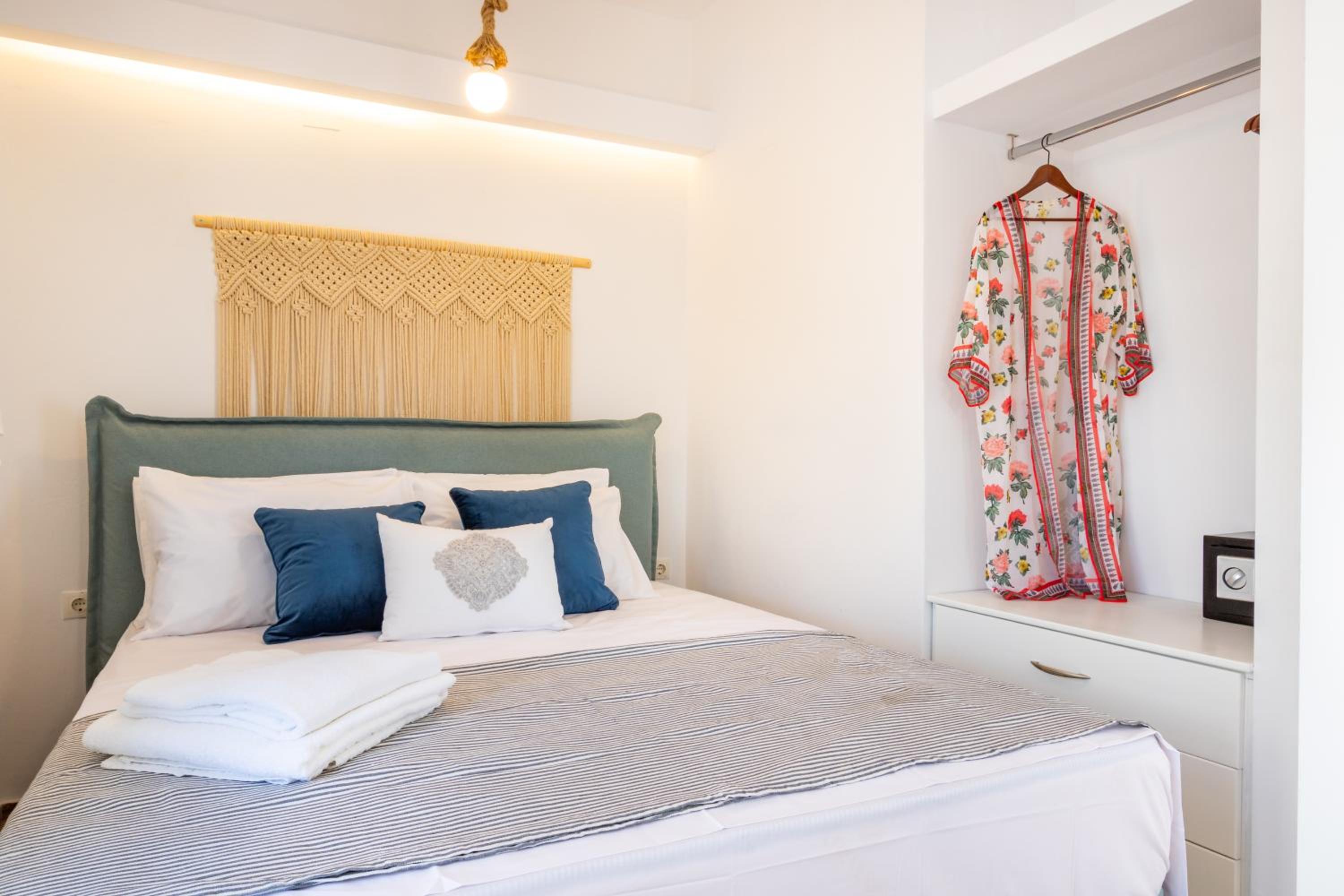 One-Bedroom House - Photo 15