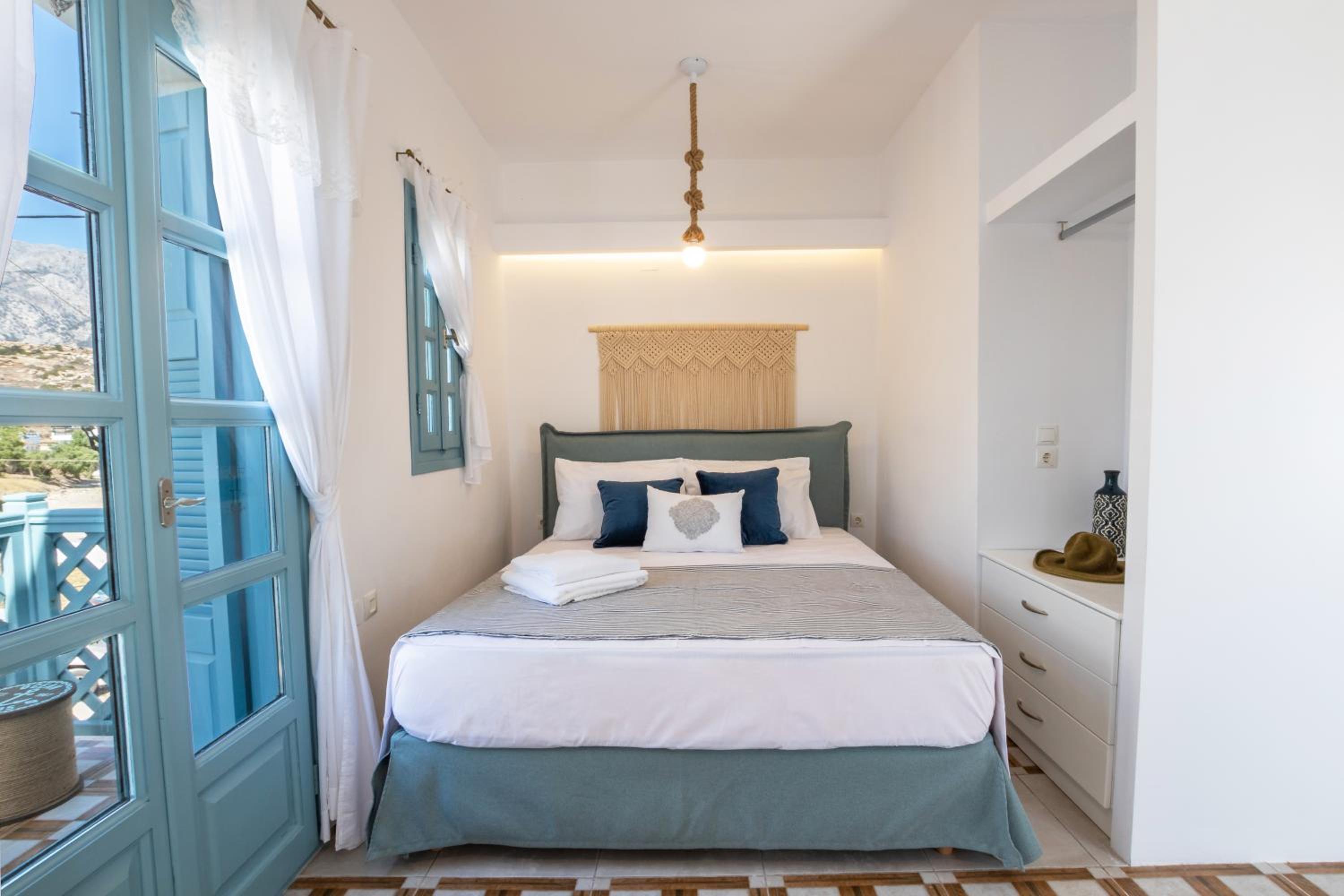 One-Bedroom House - Photo 19