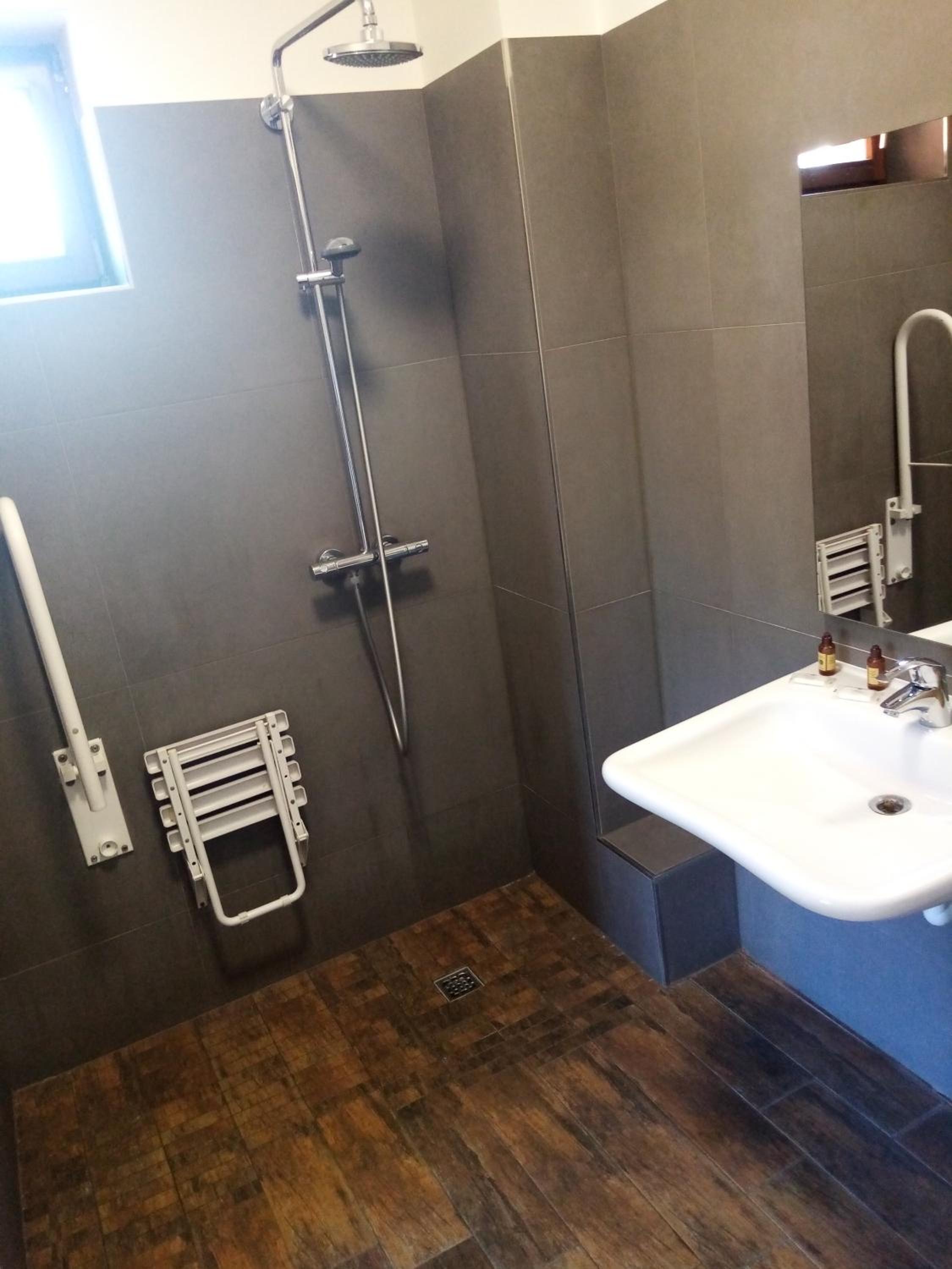 Double Room - Disability Access photo 2