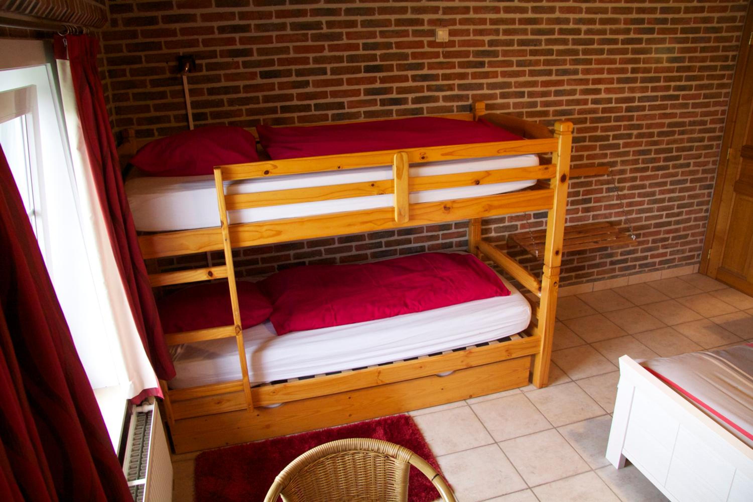 Seven-Bedroom House photo 3