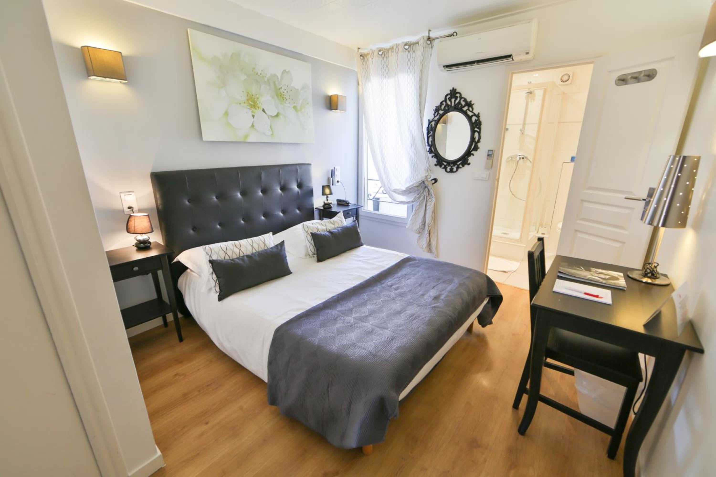 Standard Double Room photo 3