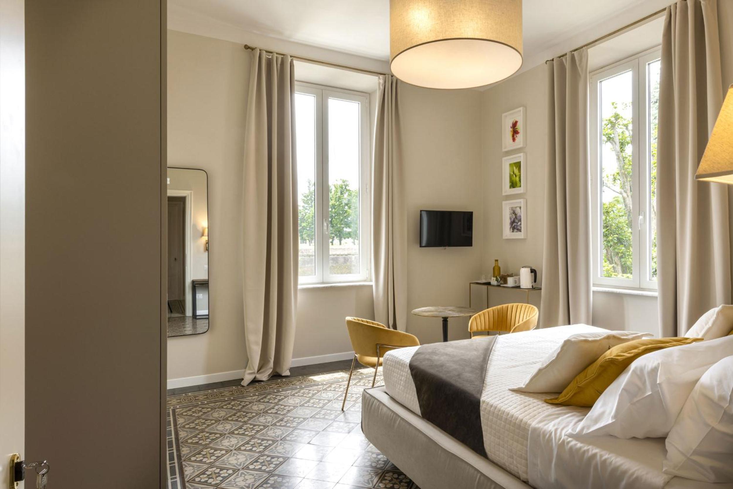 Superior Double or Twin Room with City View - Photo 1