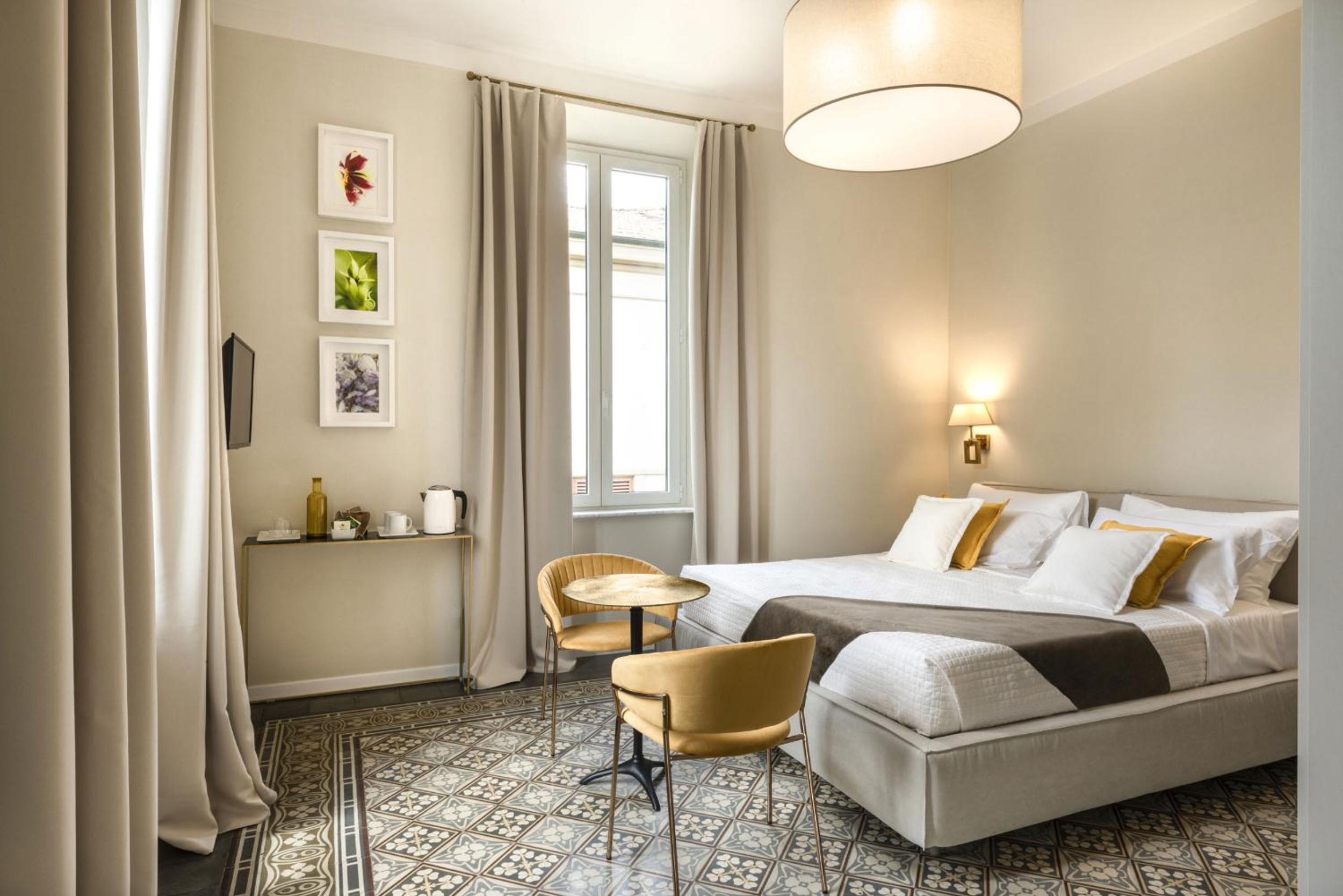 Superior Double or Twin Room with City View - Photo 4
