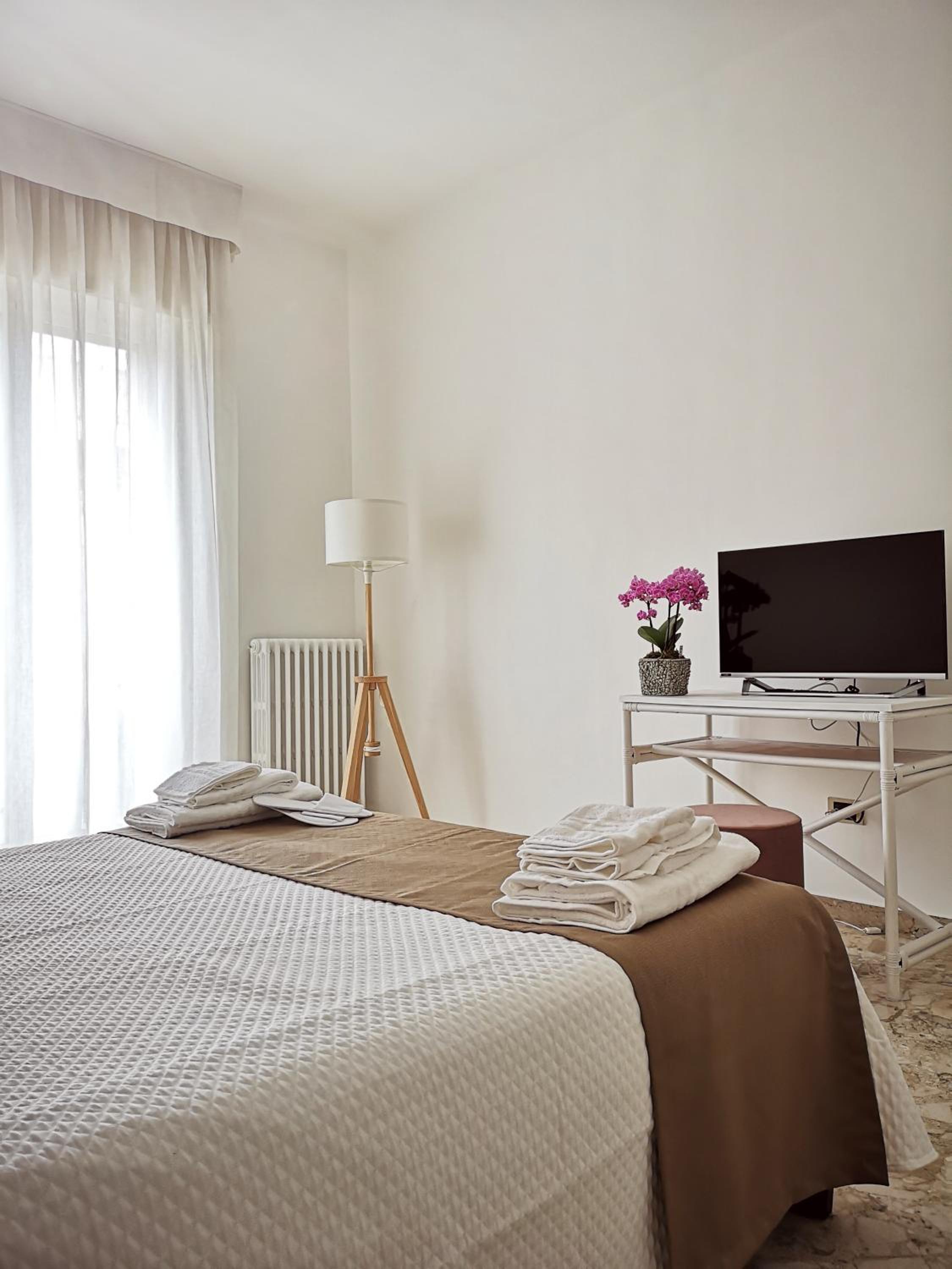 One-Bedroom Apartment - Photo 4