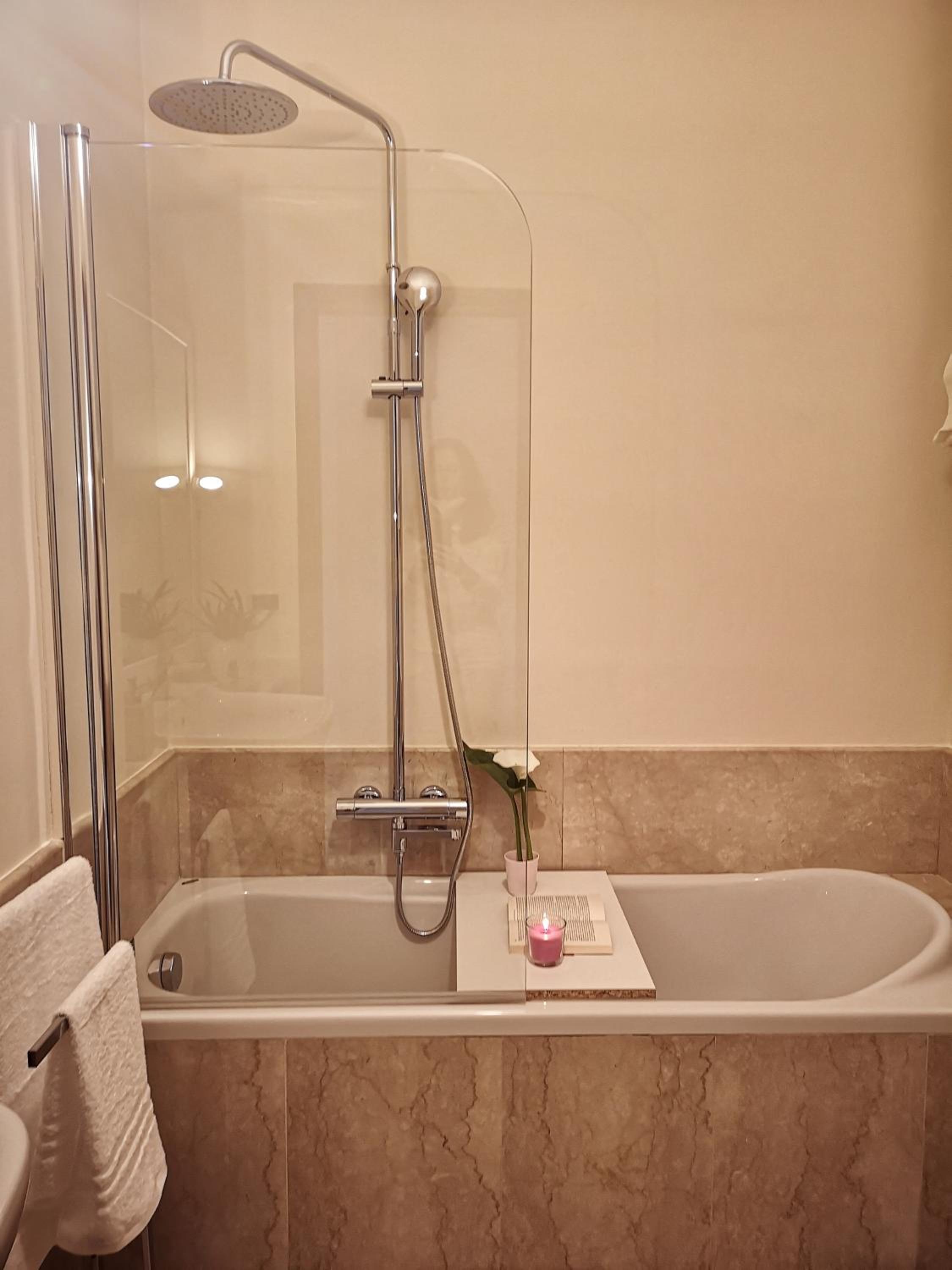 One-Bedroom Apartment - Photo 7