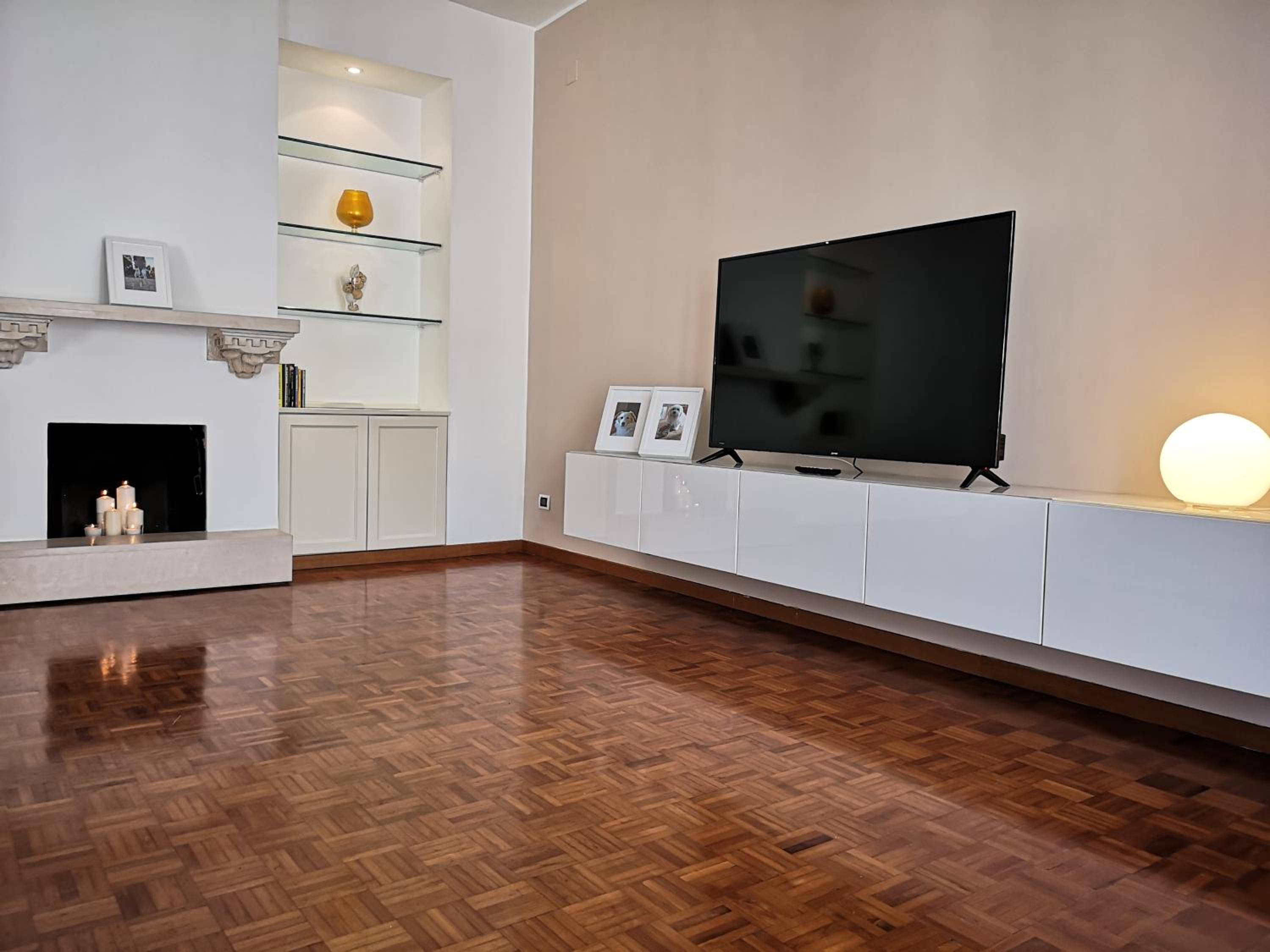 One-Bedroom Apartment - Photo 11