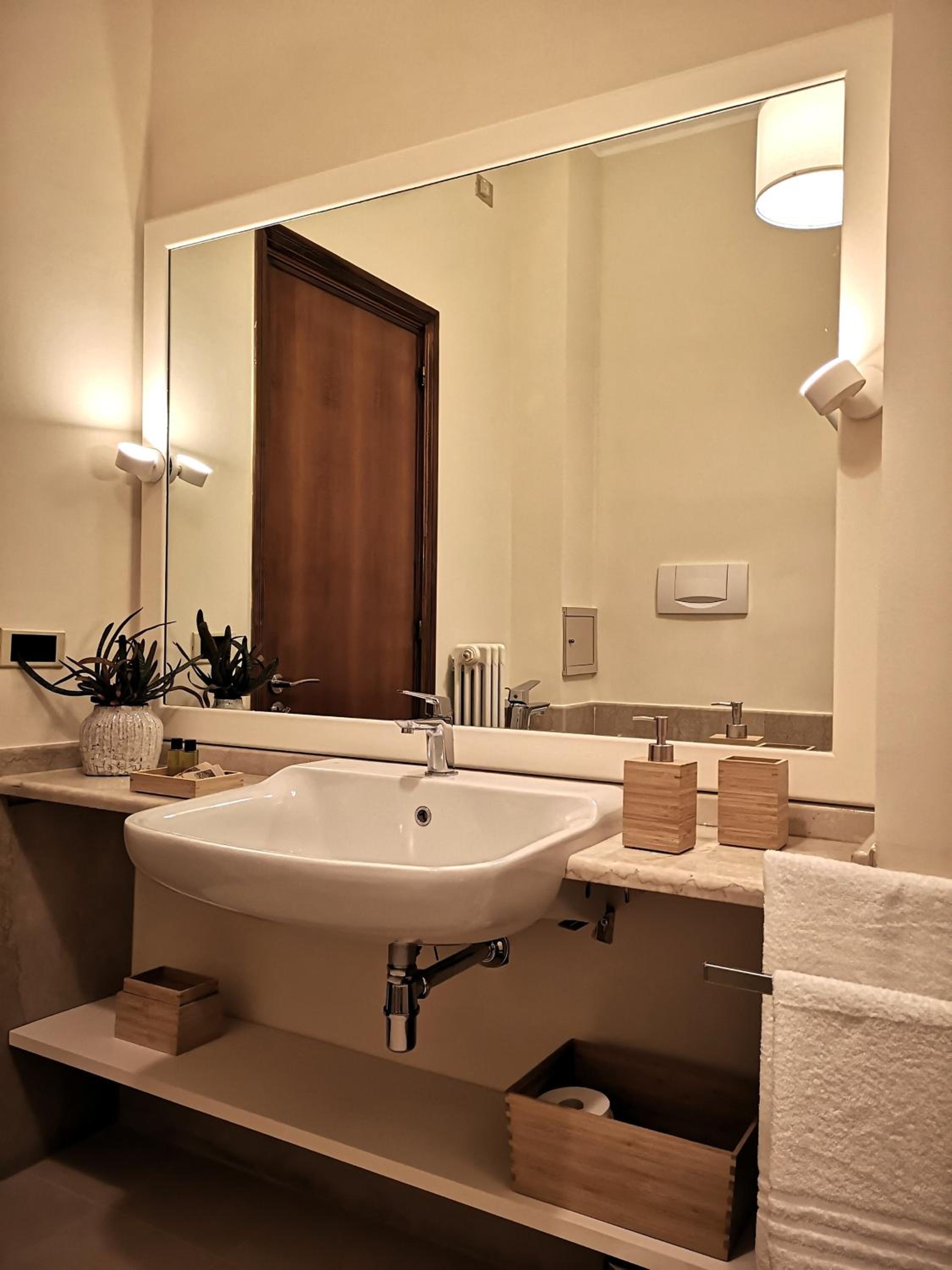 One-Bedroom Apartment - Photo 23