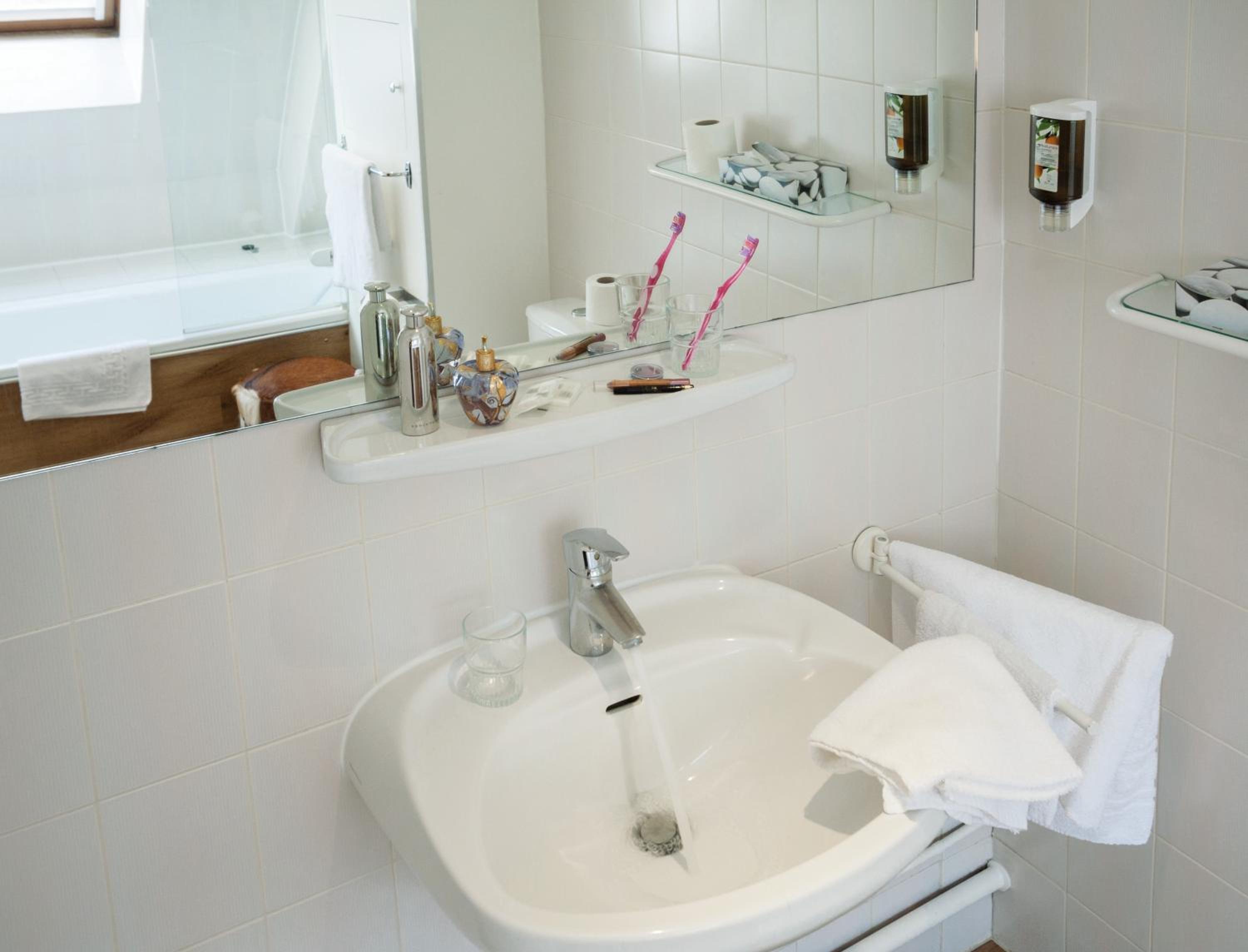 Double Room - Photo 25