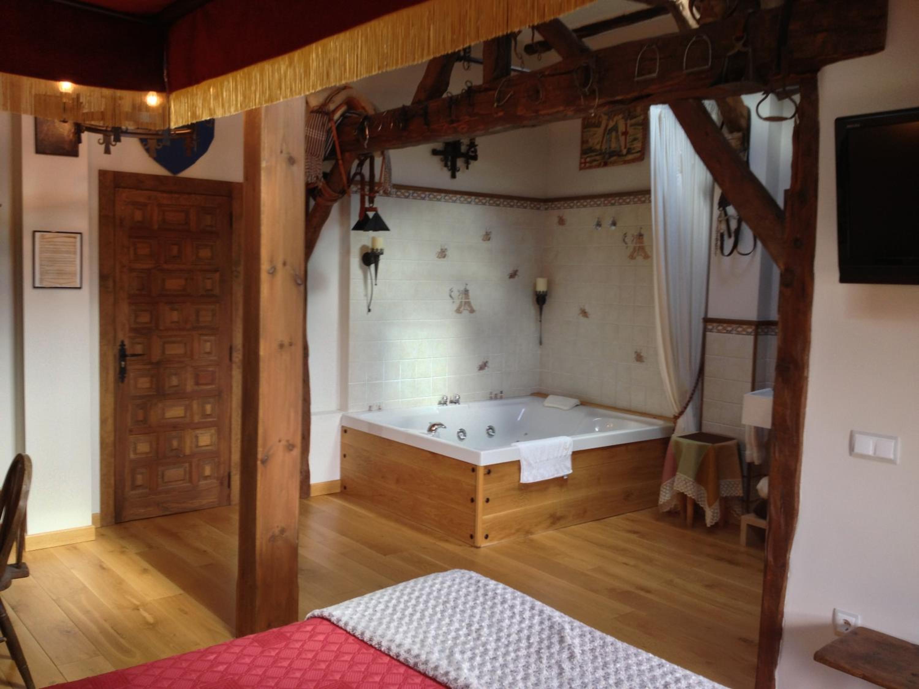 Suite with Spa Bath photo 2