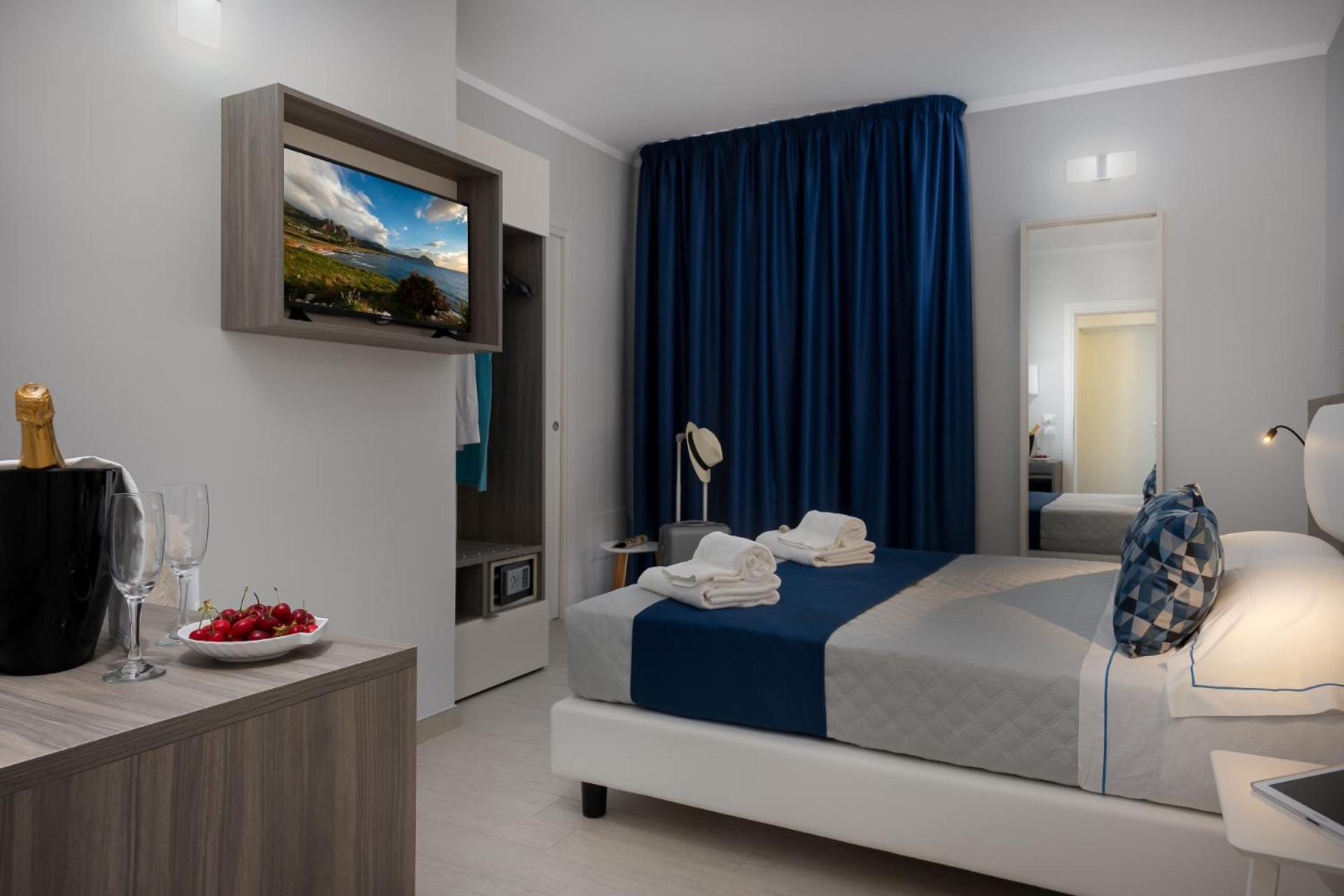 Standard Double or Twin Room with Balcony photo 2