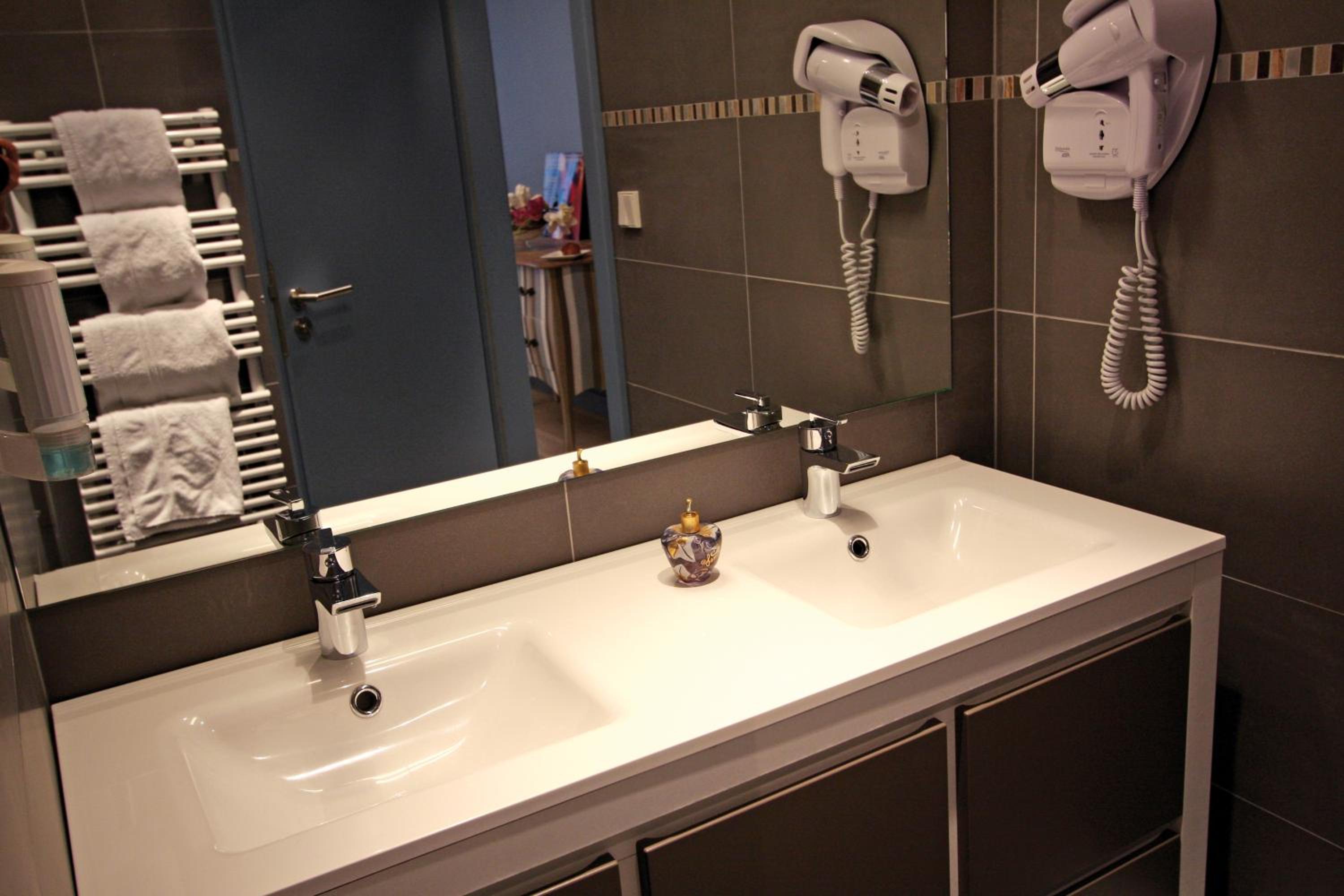 Triple Room - Photo 13