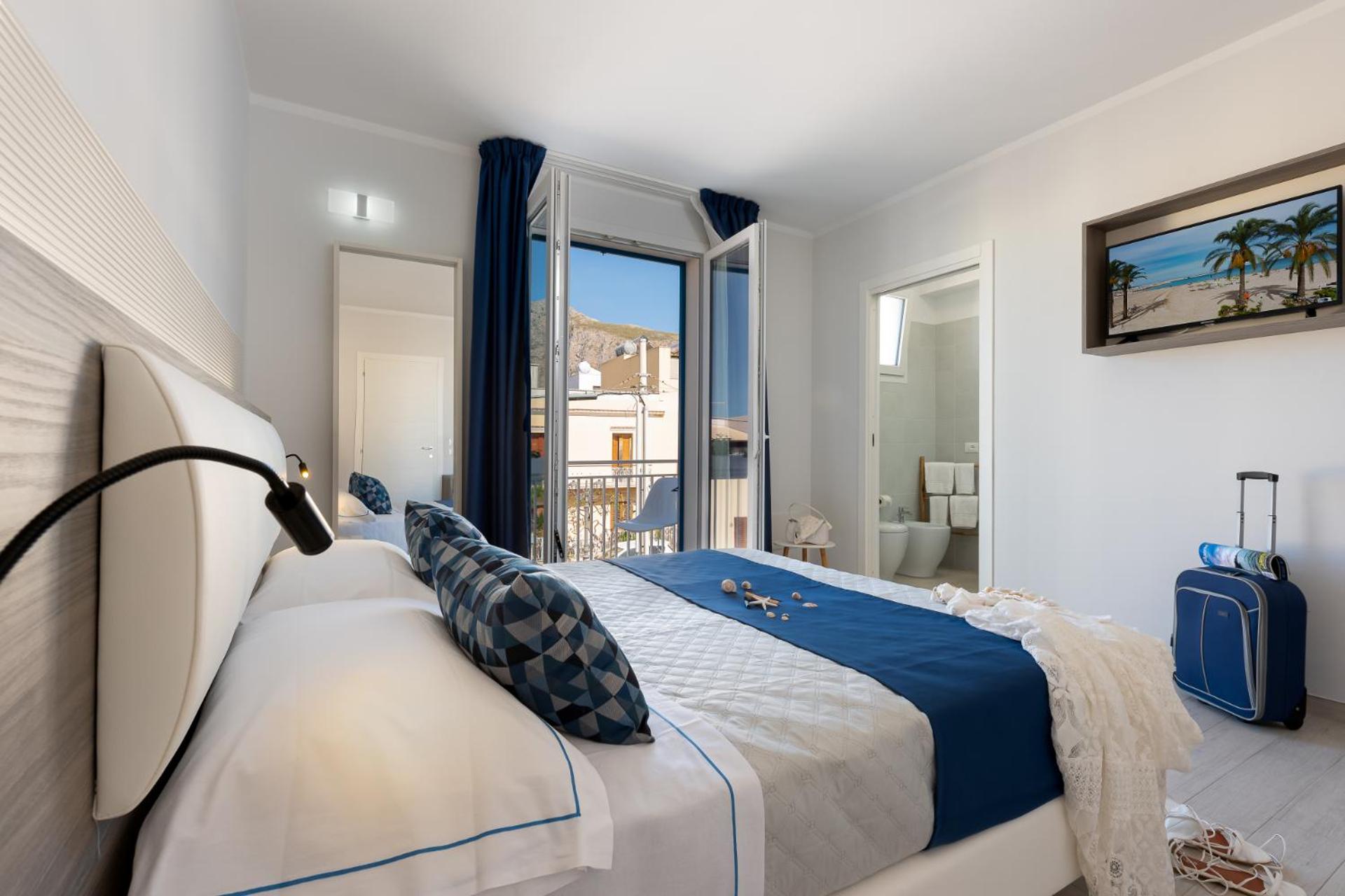Standard Double or Twin Room with Balcony photo 1