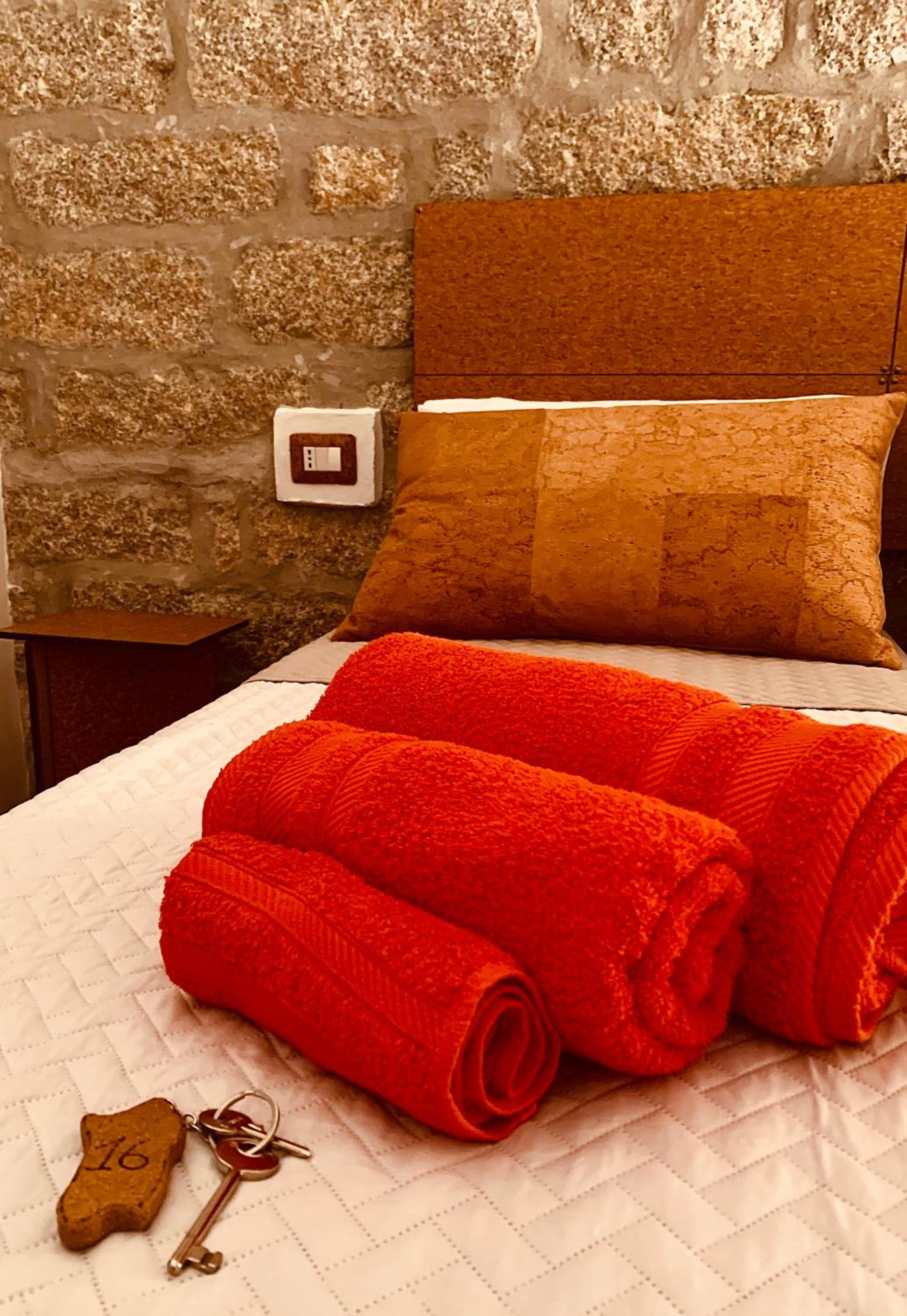 Double or Twin Room with Private External Bathroom - Photo 3