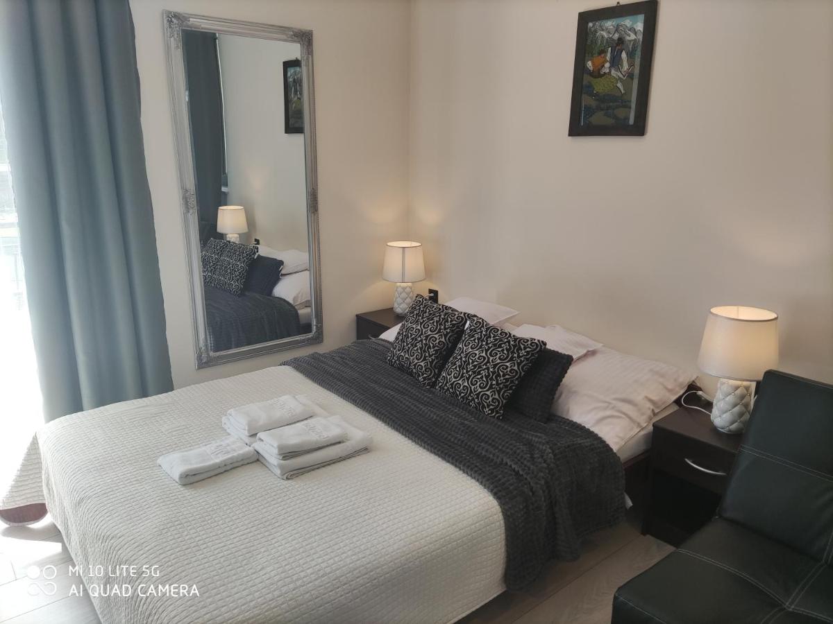 Deluxe Double Room with Balcony - Photo 20