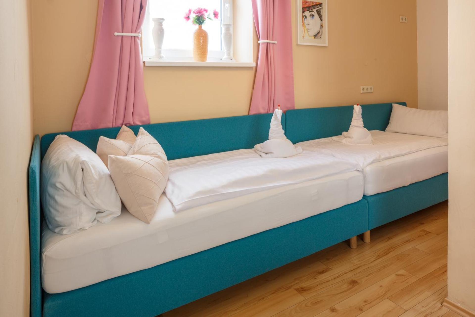 Deluxe King Suite - Photo 6