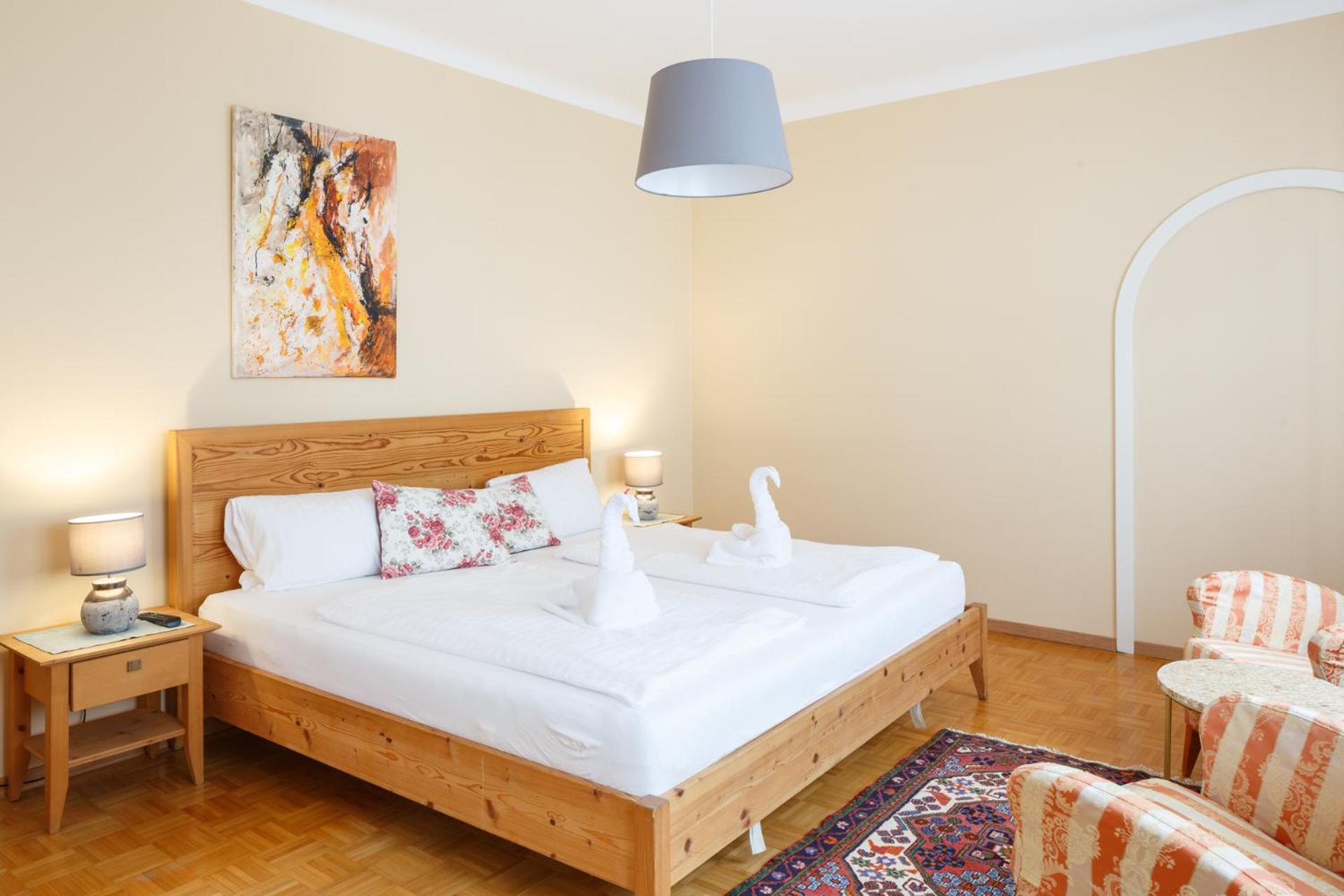 Deluxe King Suite - Photo 12