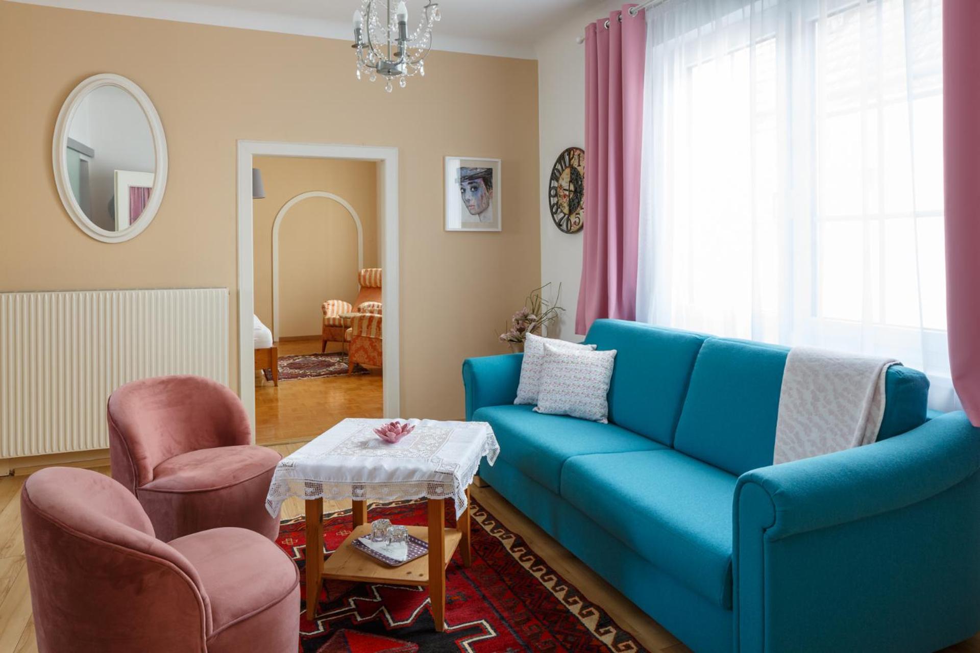Deluxe King Suite - Photo 10