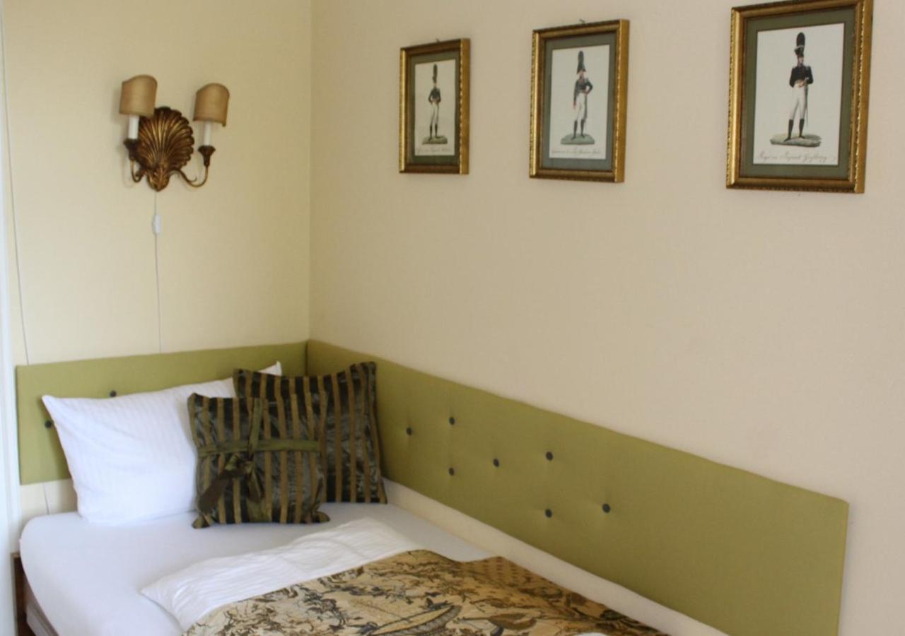 Small Single Room photo 3
