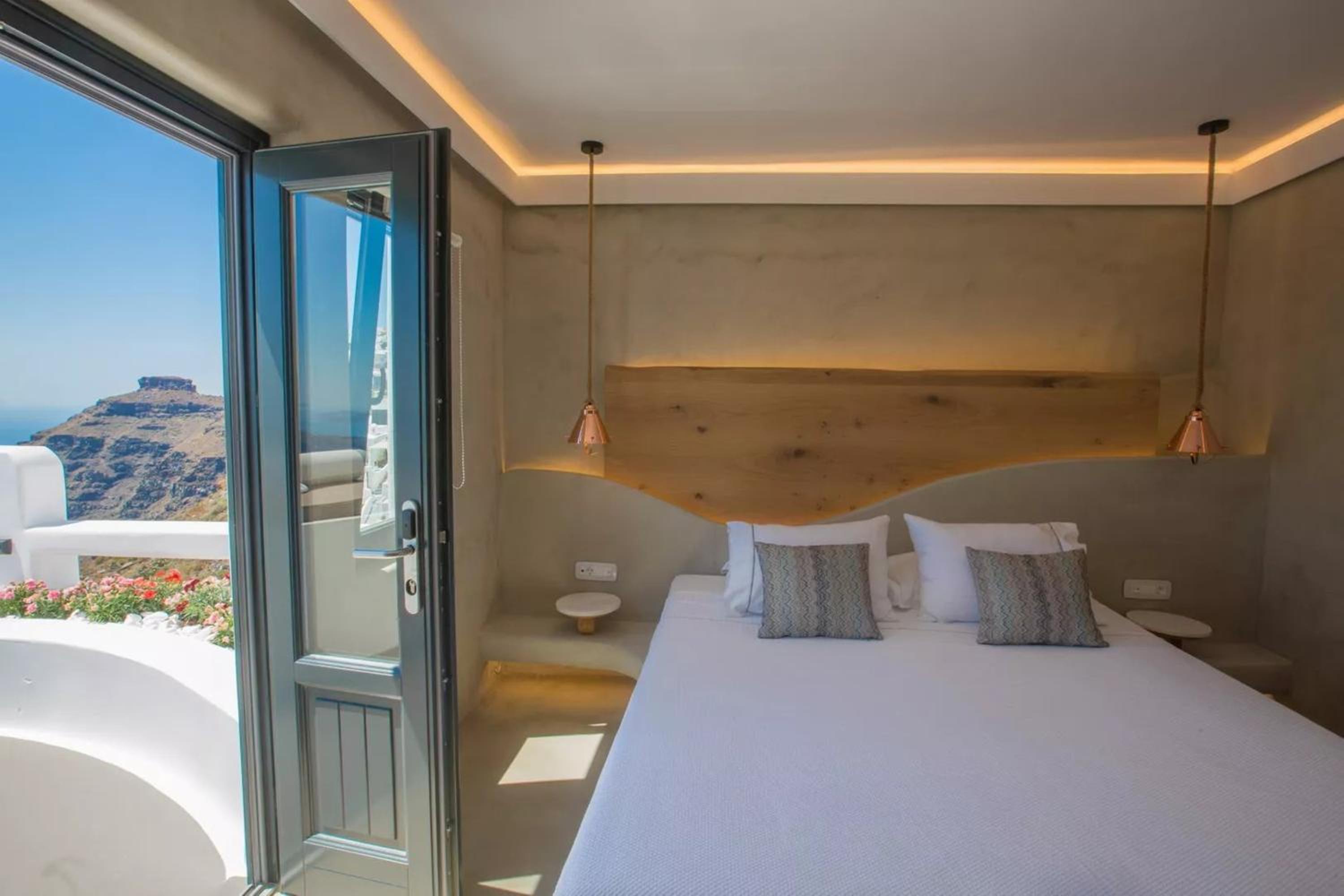 Executive Suite with Outdoor Hot Tub and Caldera View