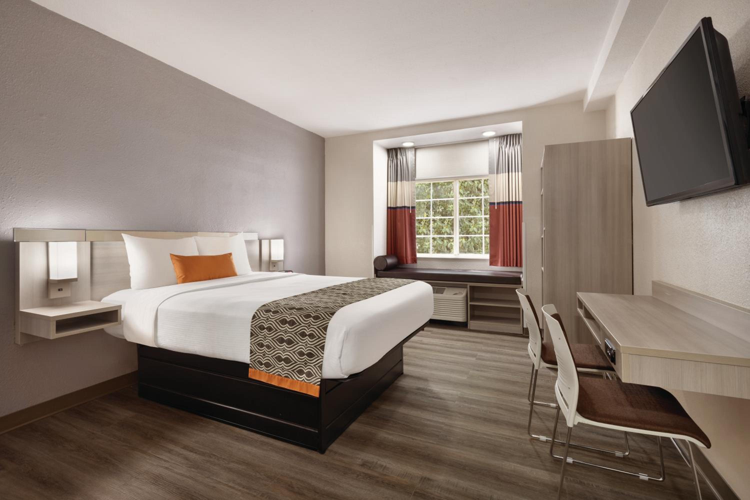 Queen Room - Mobility Access/Non-Smoking