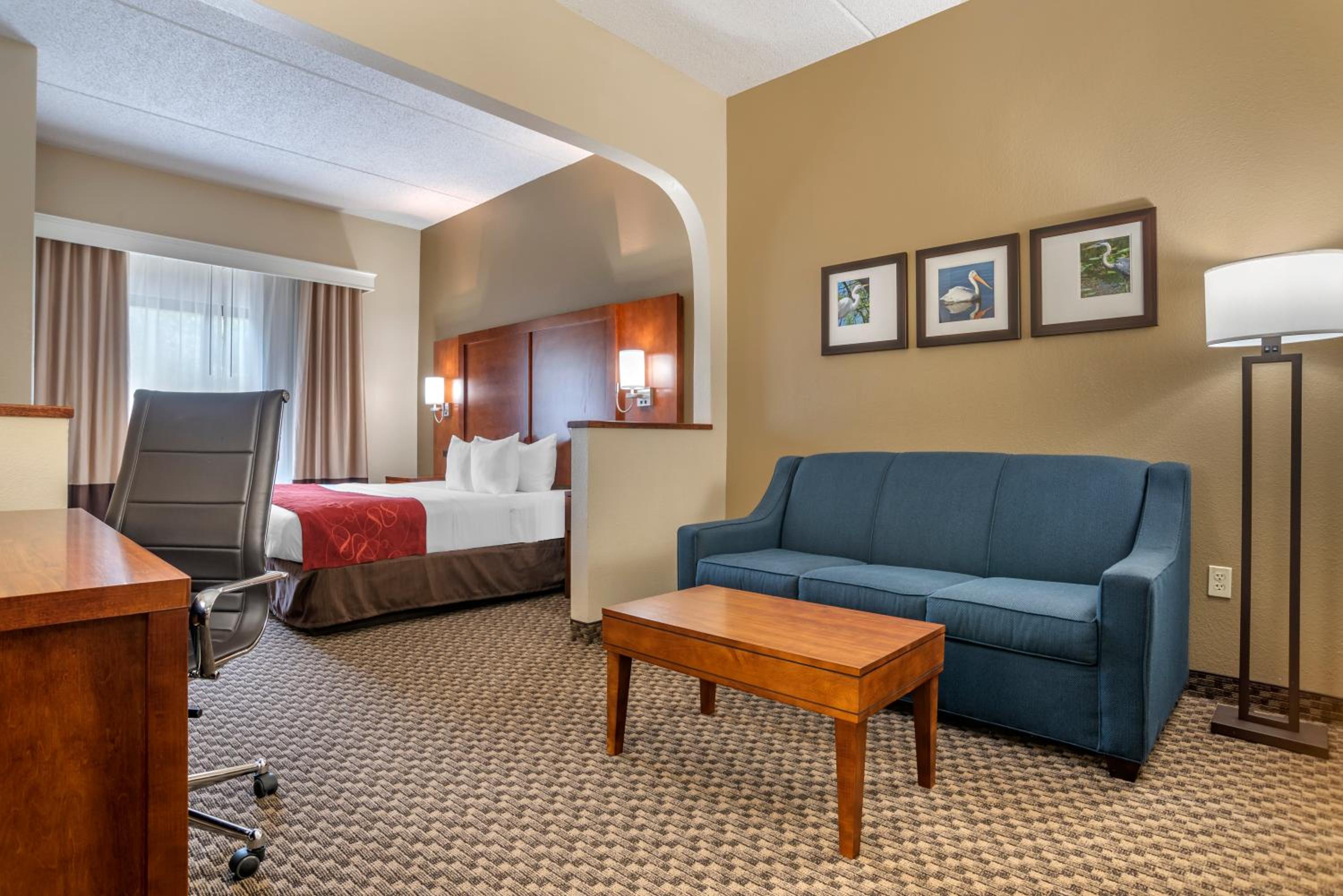 King Suite - Accessible/Non-Smoking - Photo 2