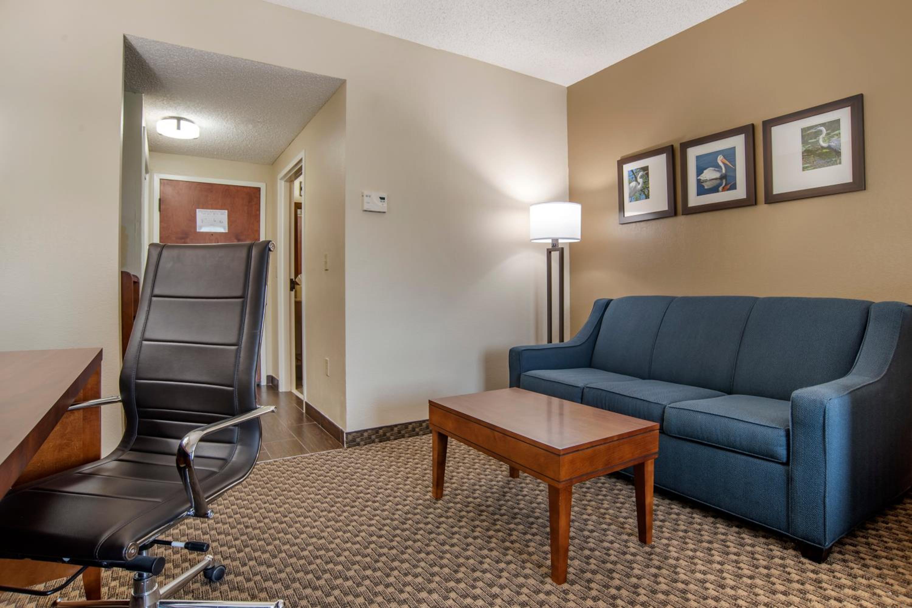 Superior King Room - Non-Smoking - Photo 10