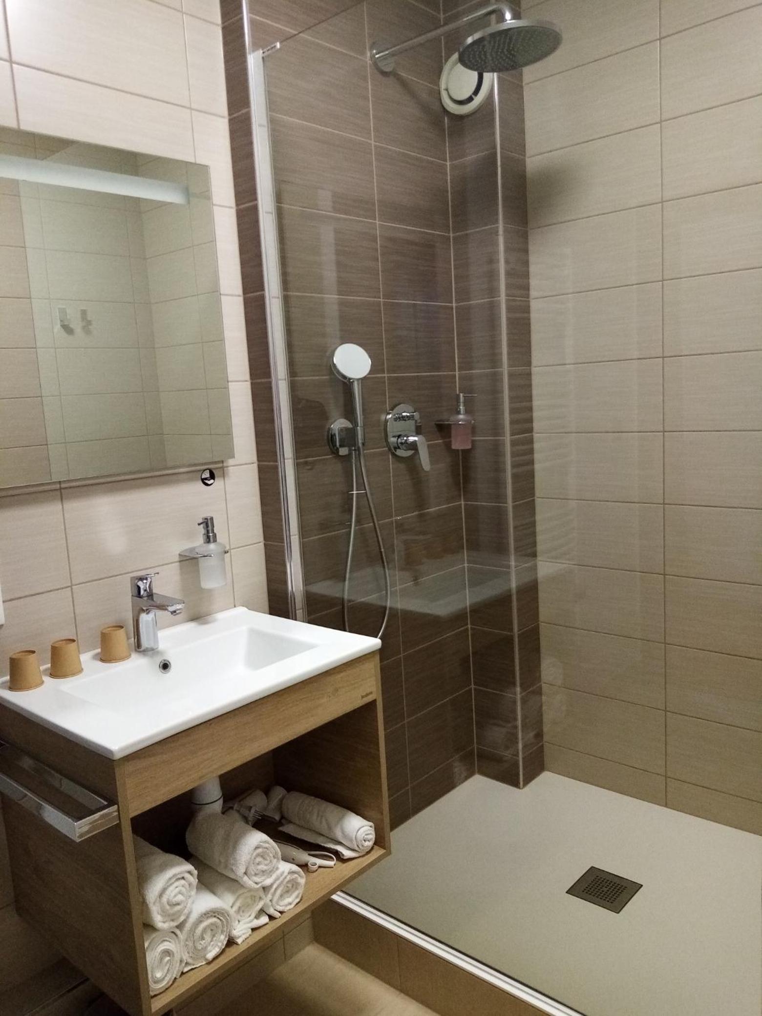 Comfort Triple Room with Shower photo 2