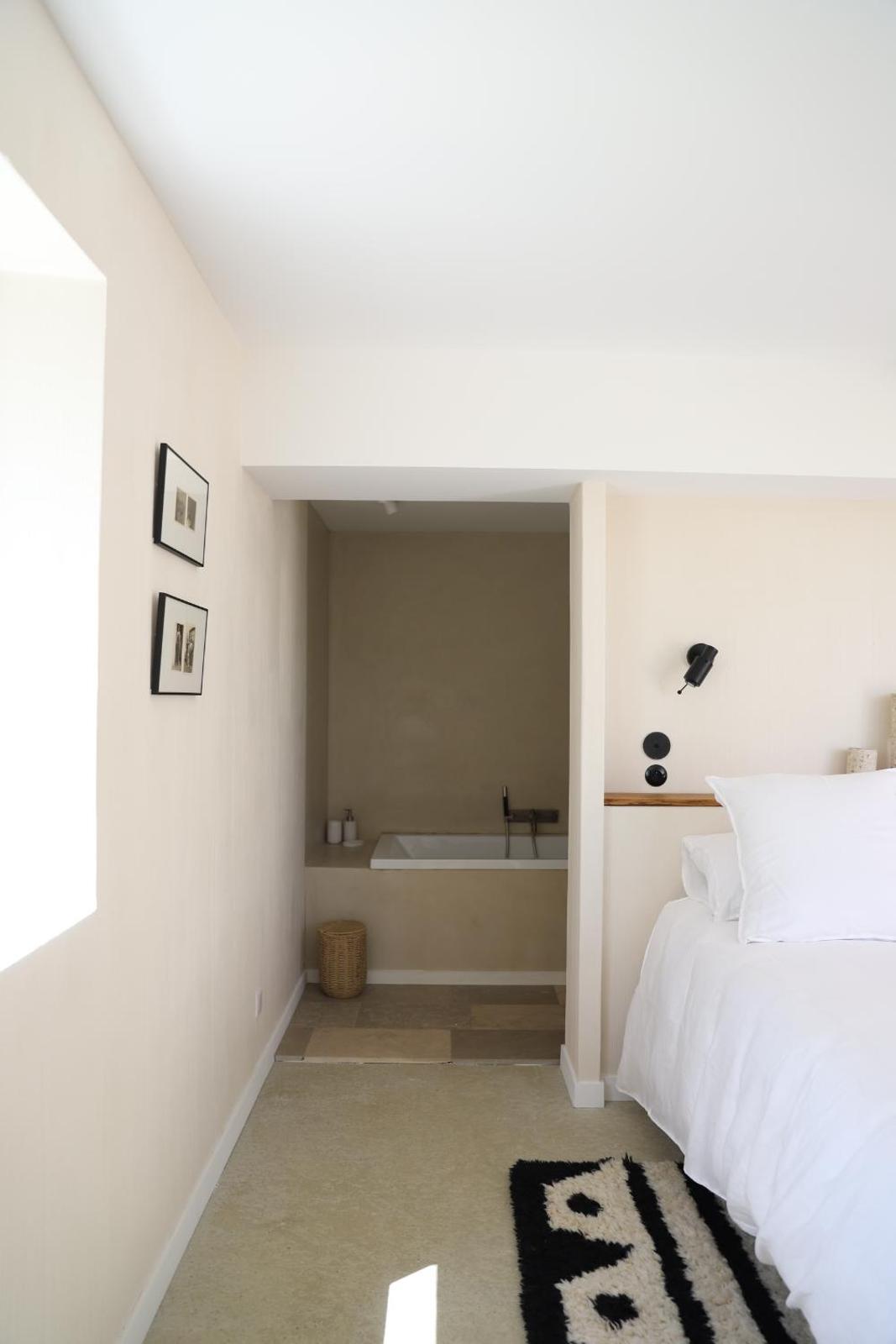 Deluxe Double Room with Bath photo 3