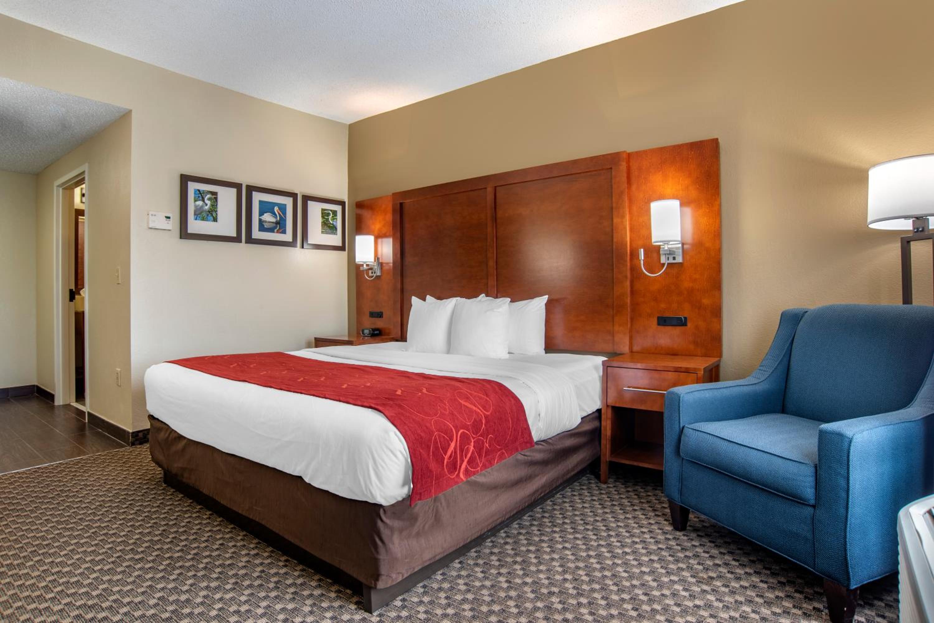 Superior King Room - Non-Smoking - Photo 9