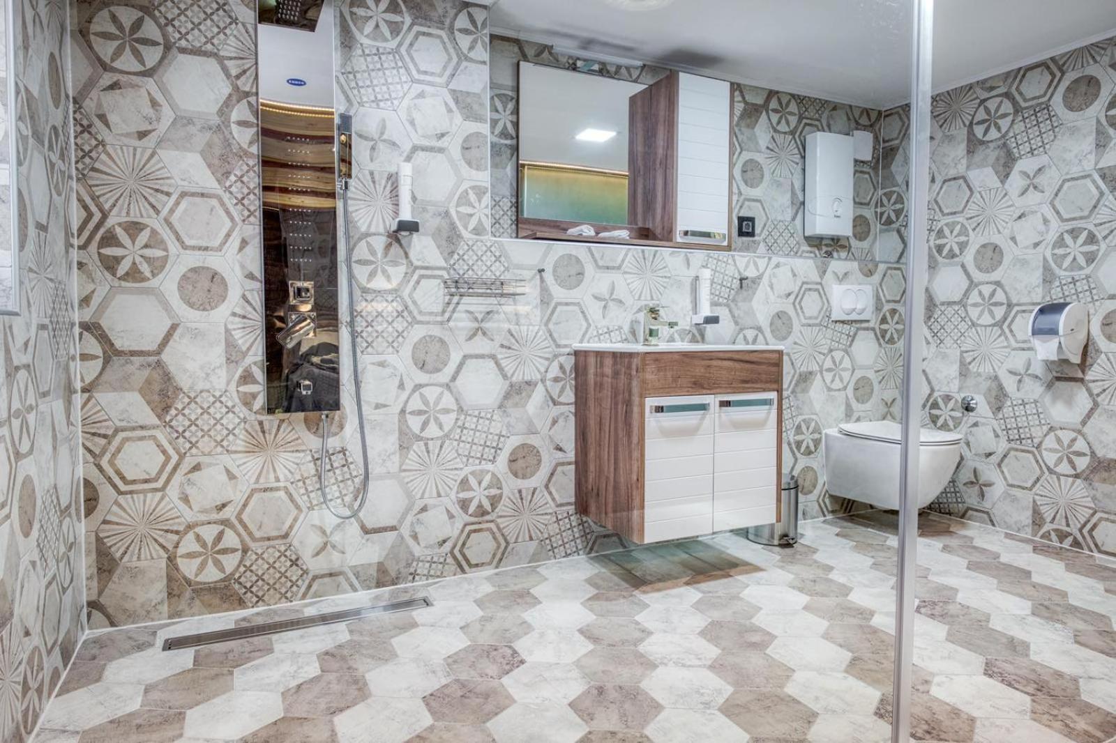 Deluxe Double Room with Shower photo 3