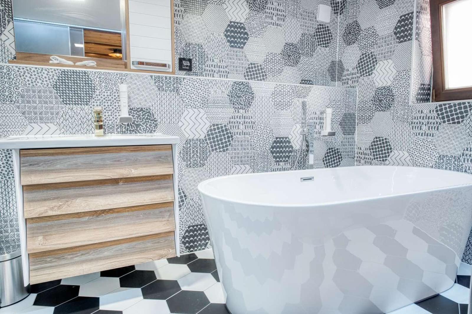 Deluxe Double Room with Bath photo 3