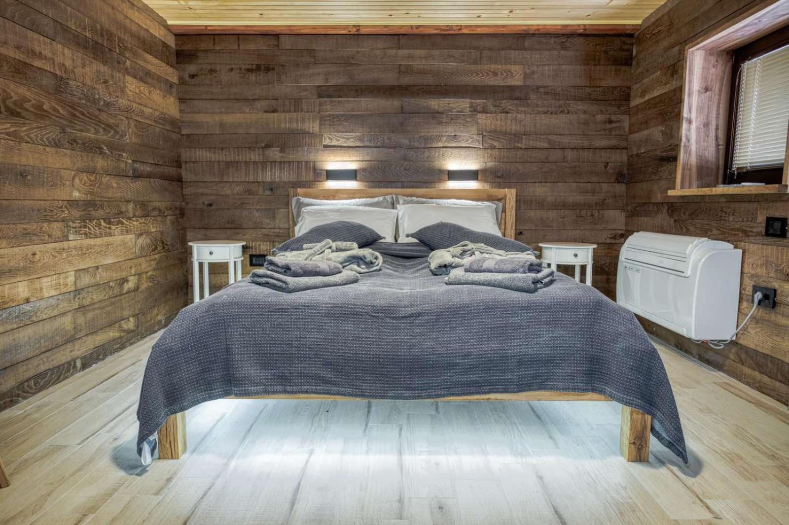 Deluxe Double Room with Shower