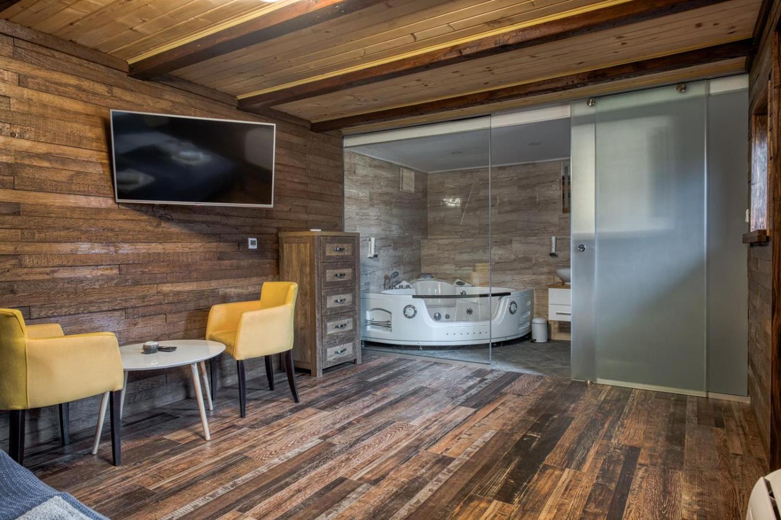 Double Room with Spa Bath photo 2