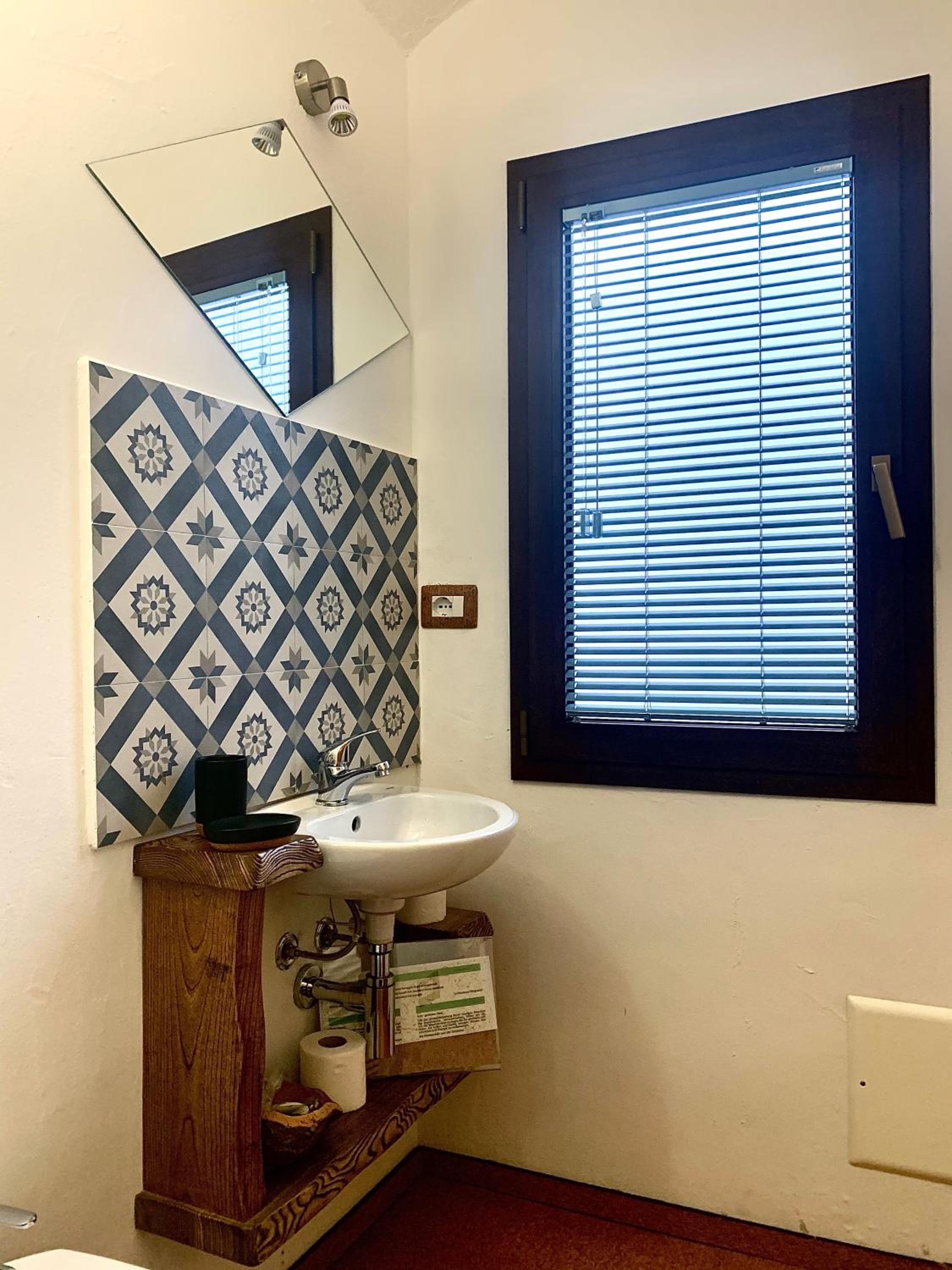 Double or Twin Room with Private External Bathroom - Photo 5