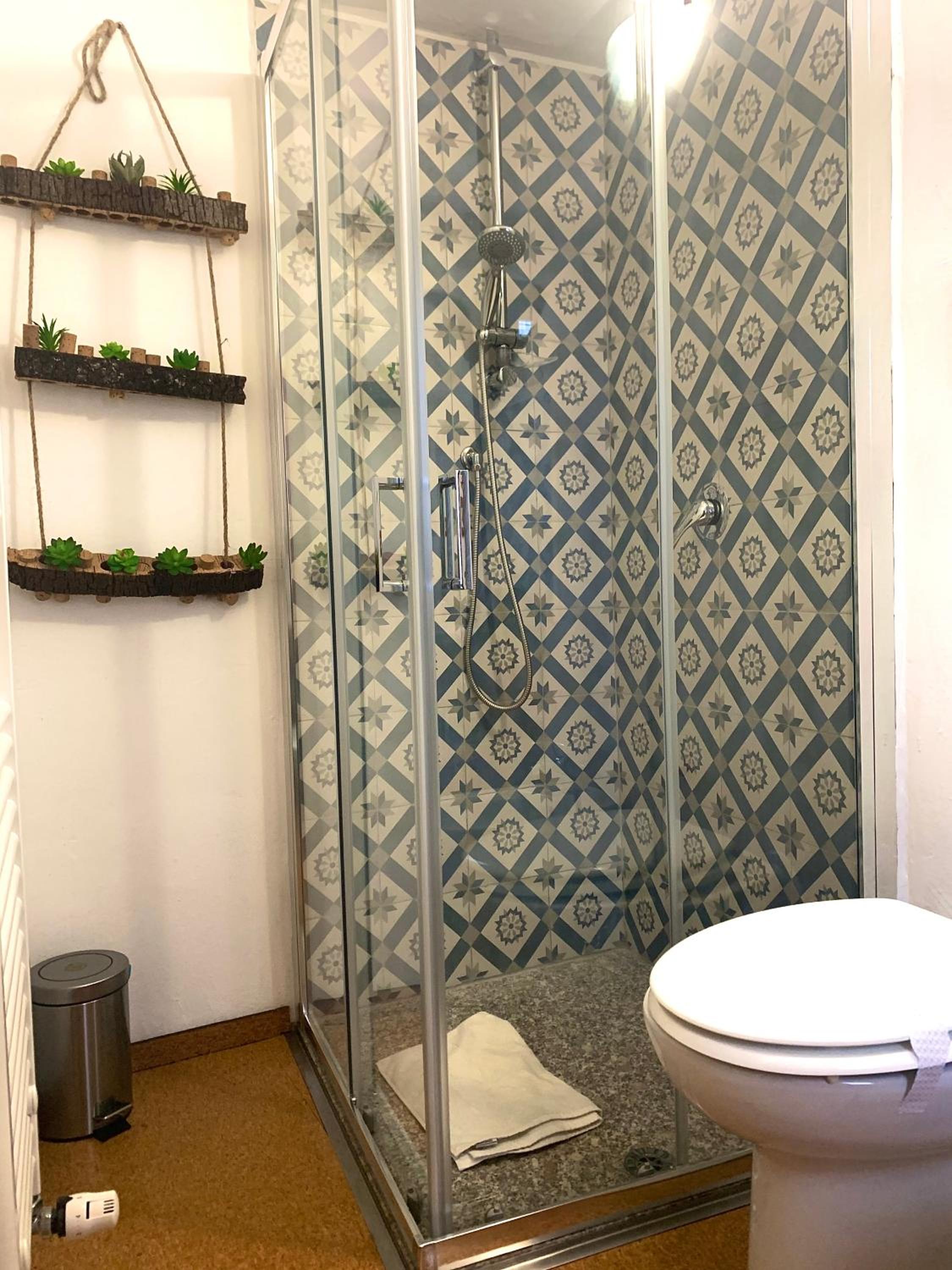 Double or Twin Room with Private External Bathroom - Photo 6