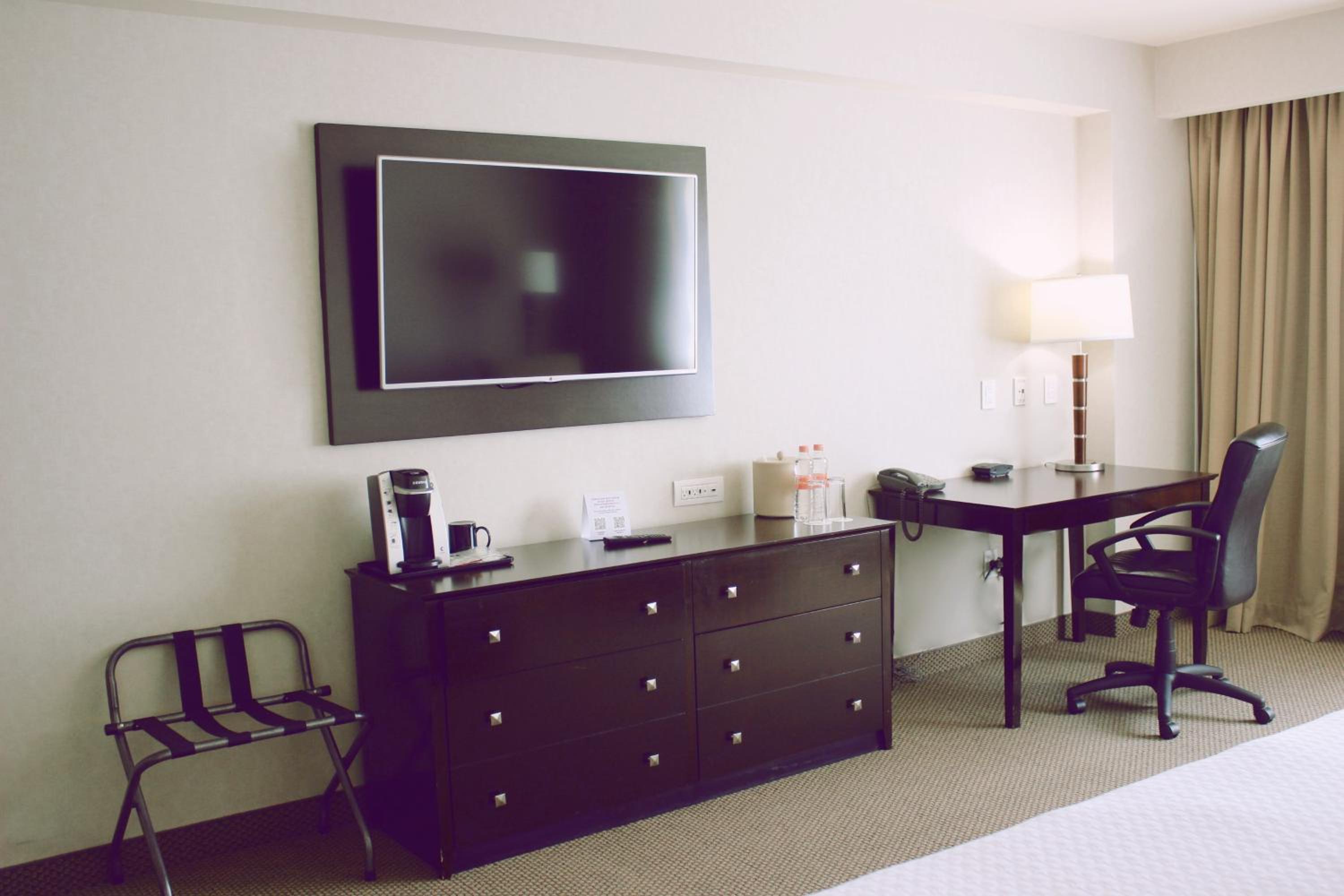 Standard Double Room with Two Double Beds - Disability Access - Photo 1