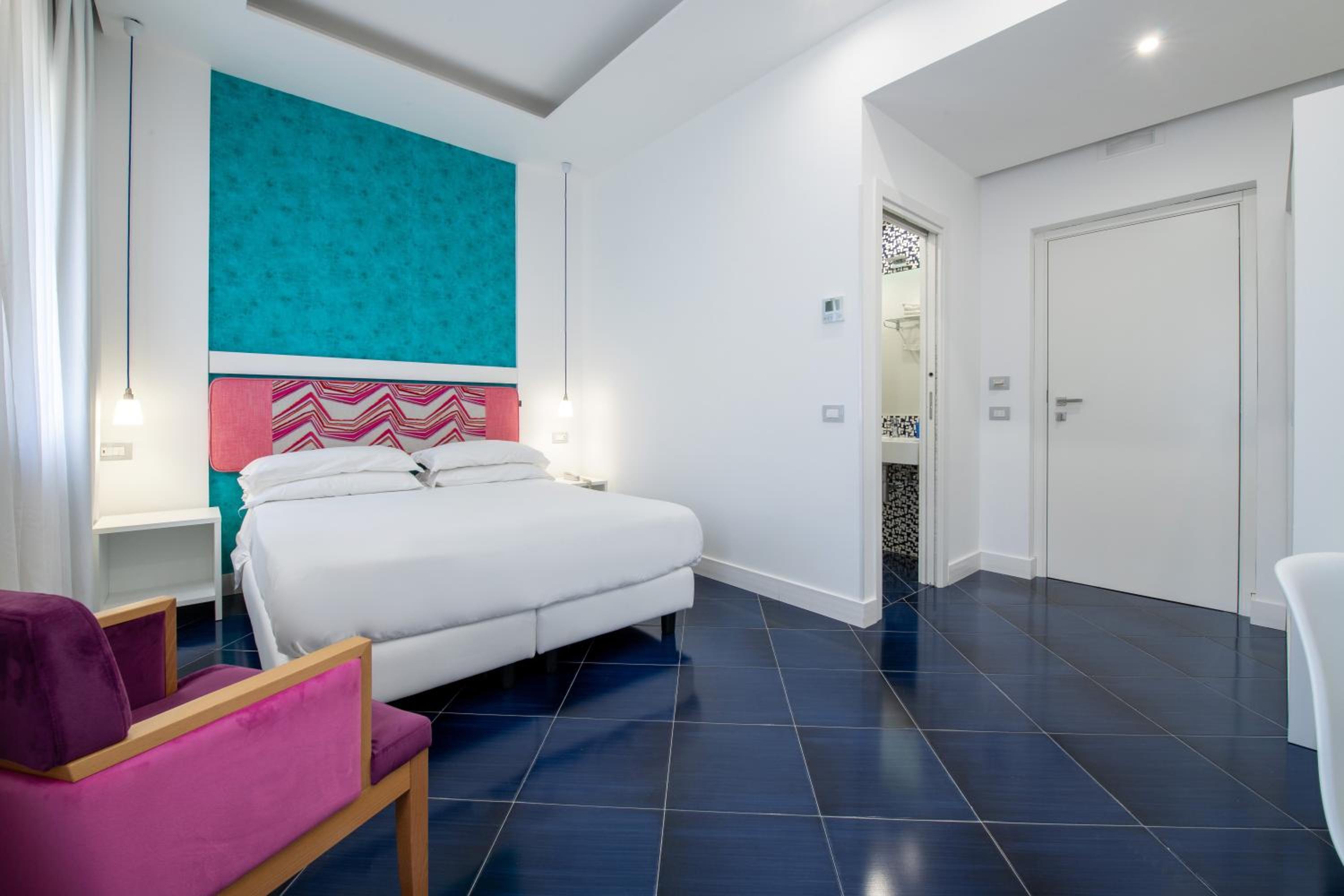 Deluxe Double or Twin Room - Photo 14