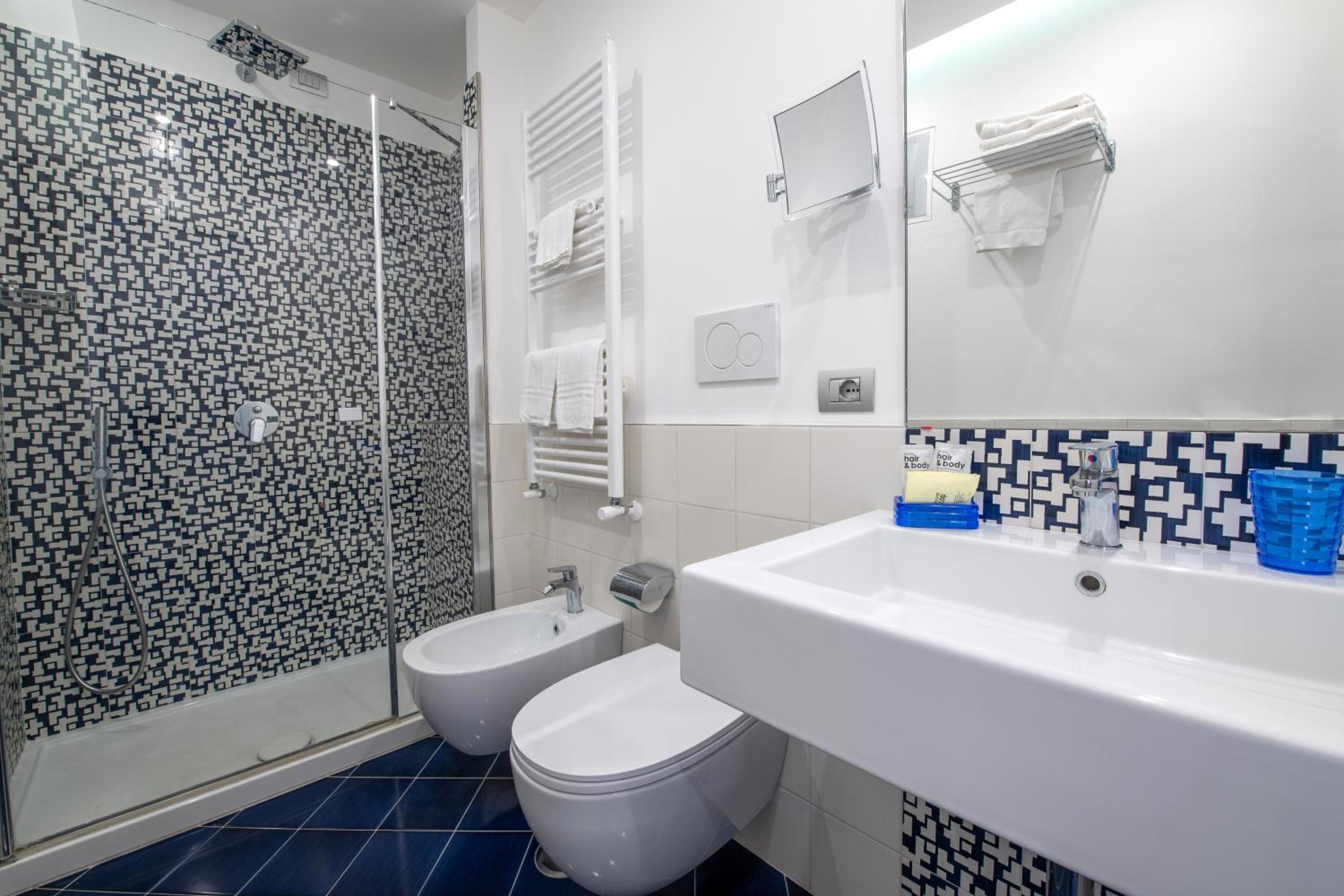 Deluxe Double or Twin Room - Photo 15