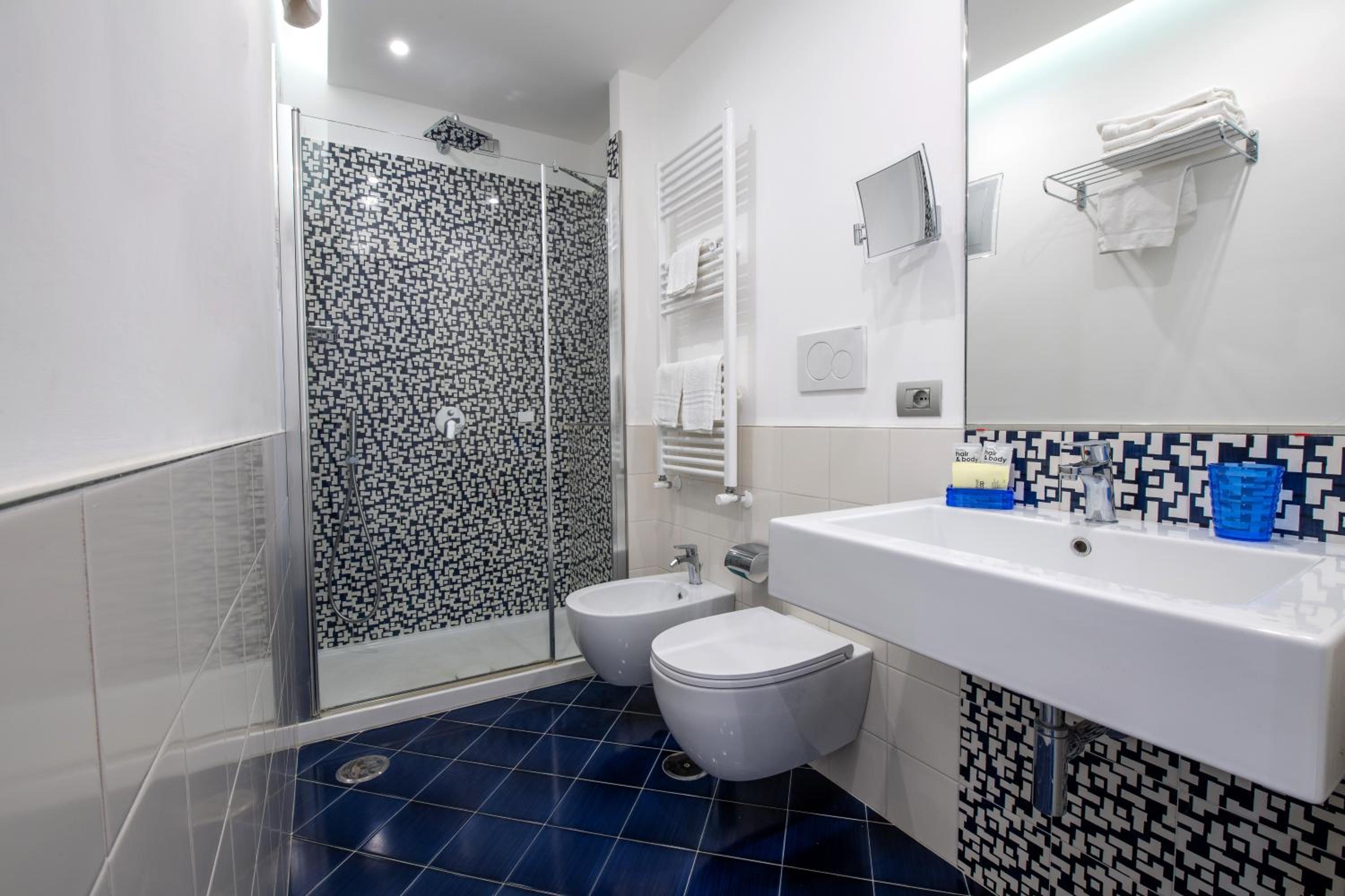 Deluxe Double or Twin Room - Photo 16