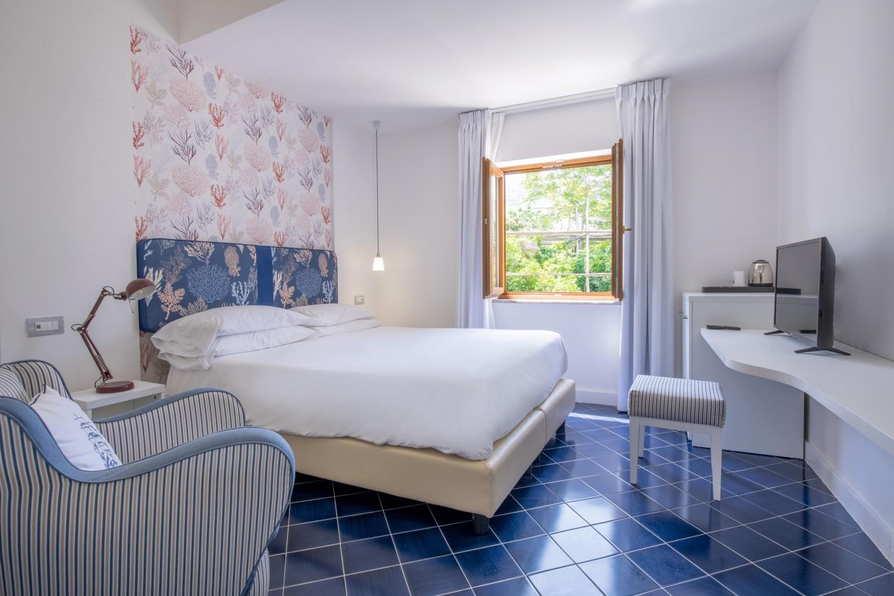 Deluxe Double or Twin Room - Photo 3
