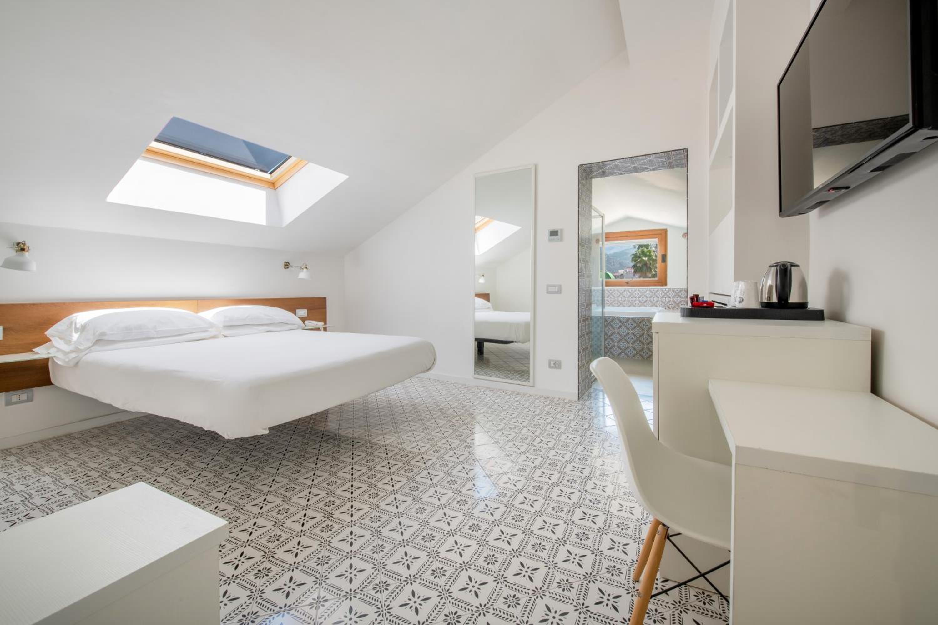 Deluxe Suite with Spa Bath - Photo 1