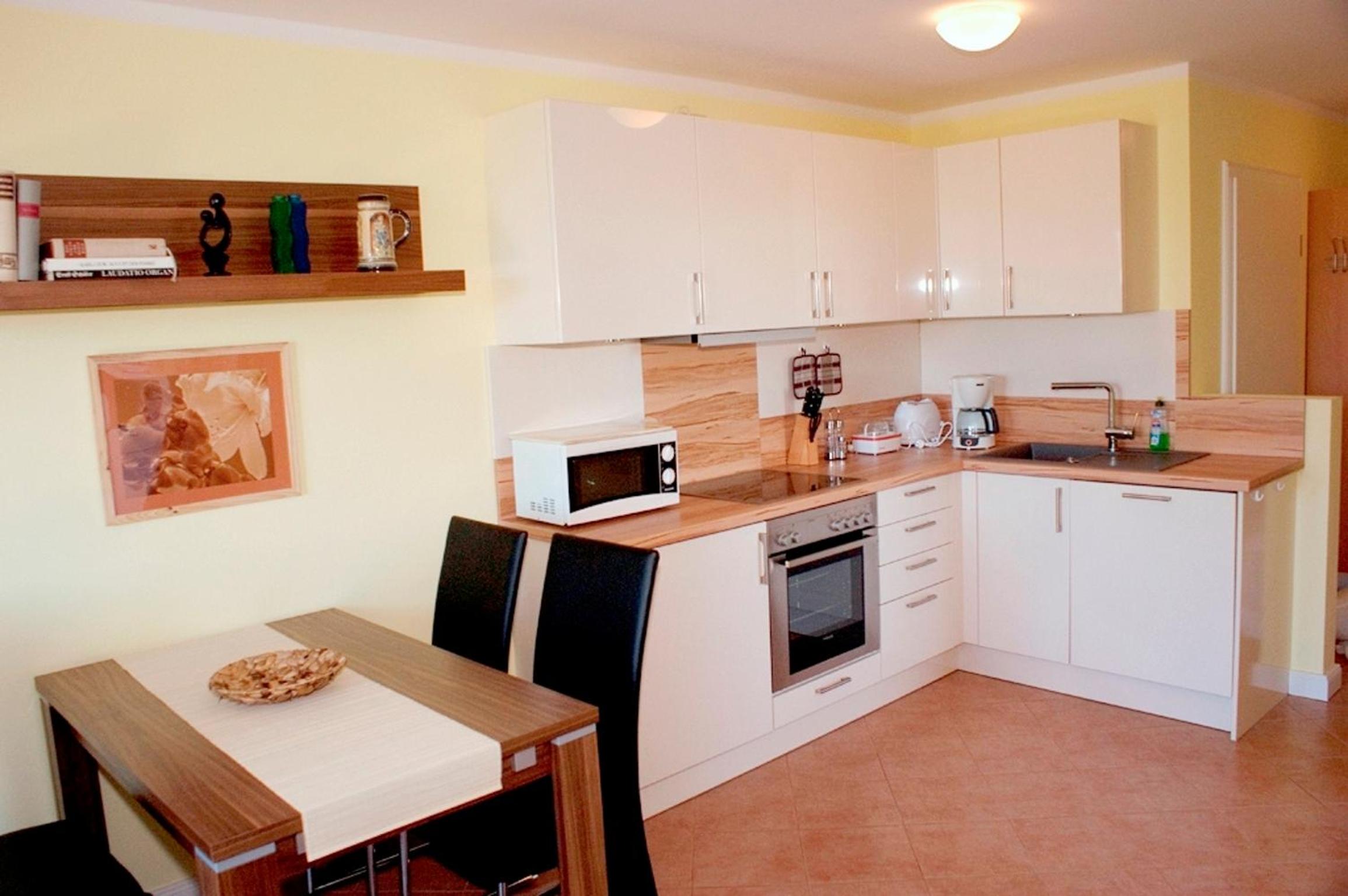 Apartment with Balcony photo 3
