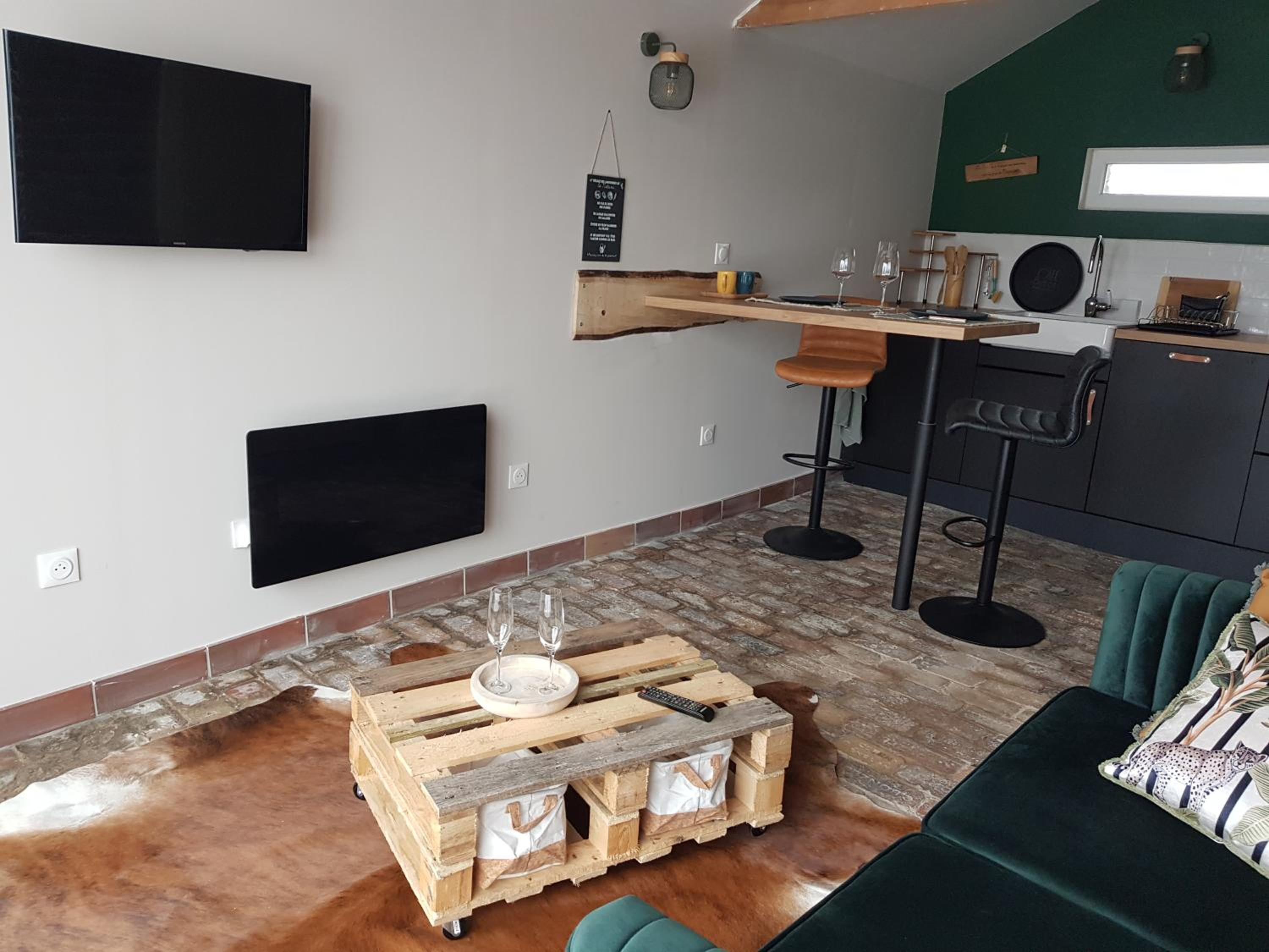 One-Bedroom House - Photo 4