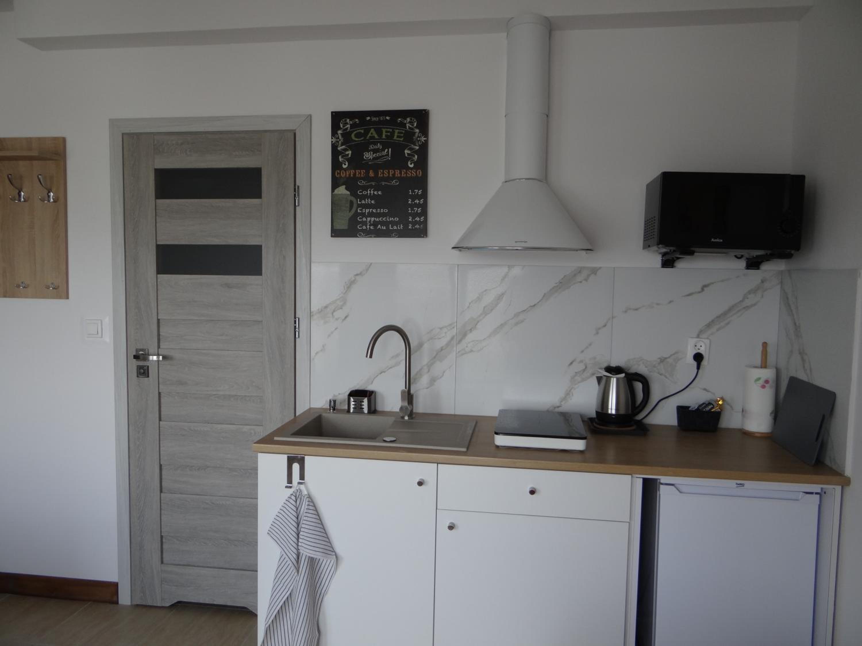 Deluxe Double Room (2 Adults + 1 Child) photo 2