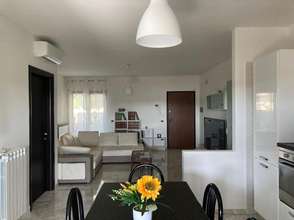 Two-Bedroom House - Photo 18