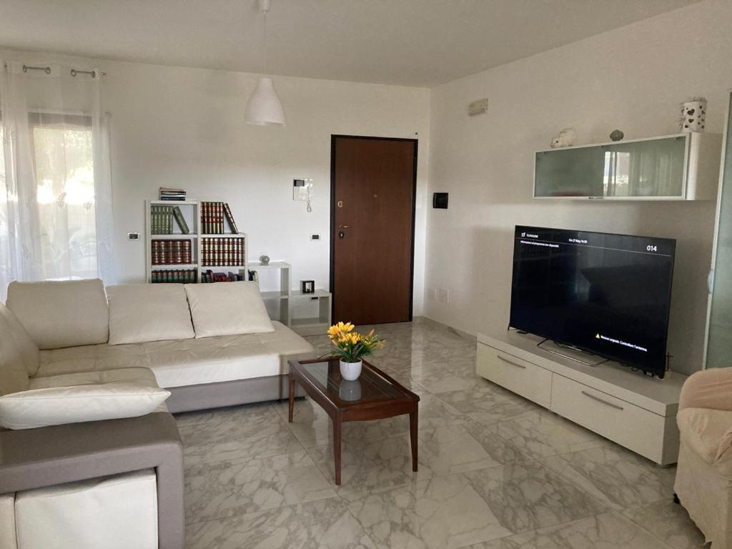 Two-Bedroom House - Photo 20