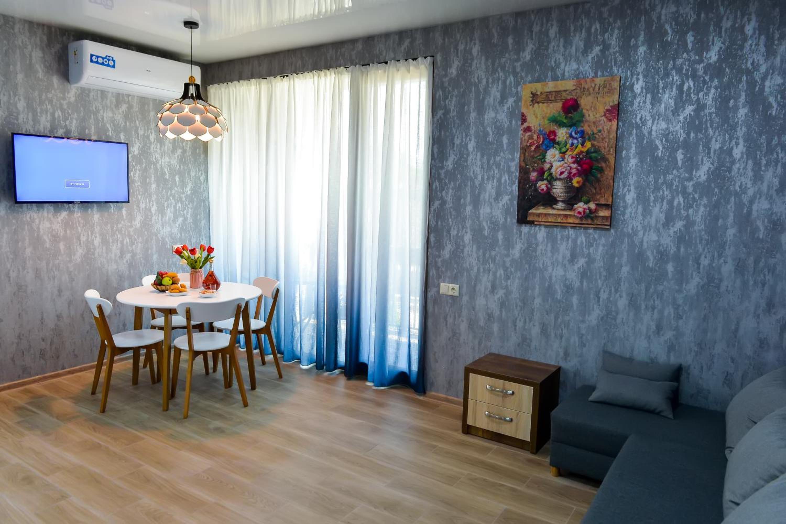 Apartment with Balcony photo 1