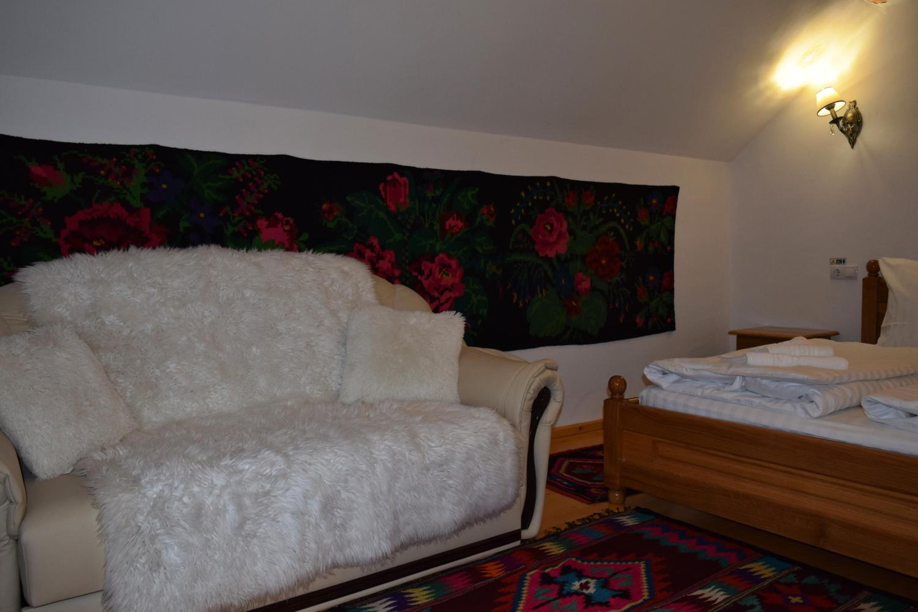 Double Room with Private Bathroom - Photo 1